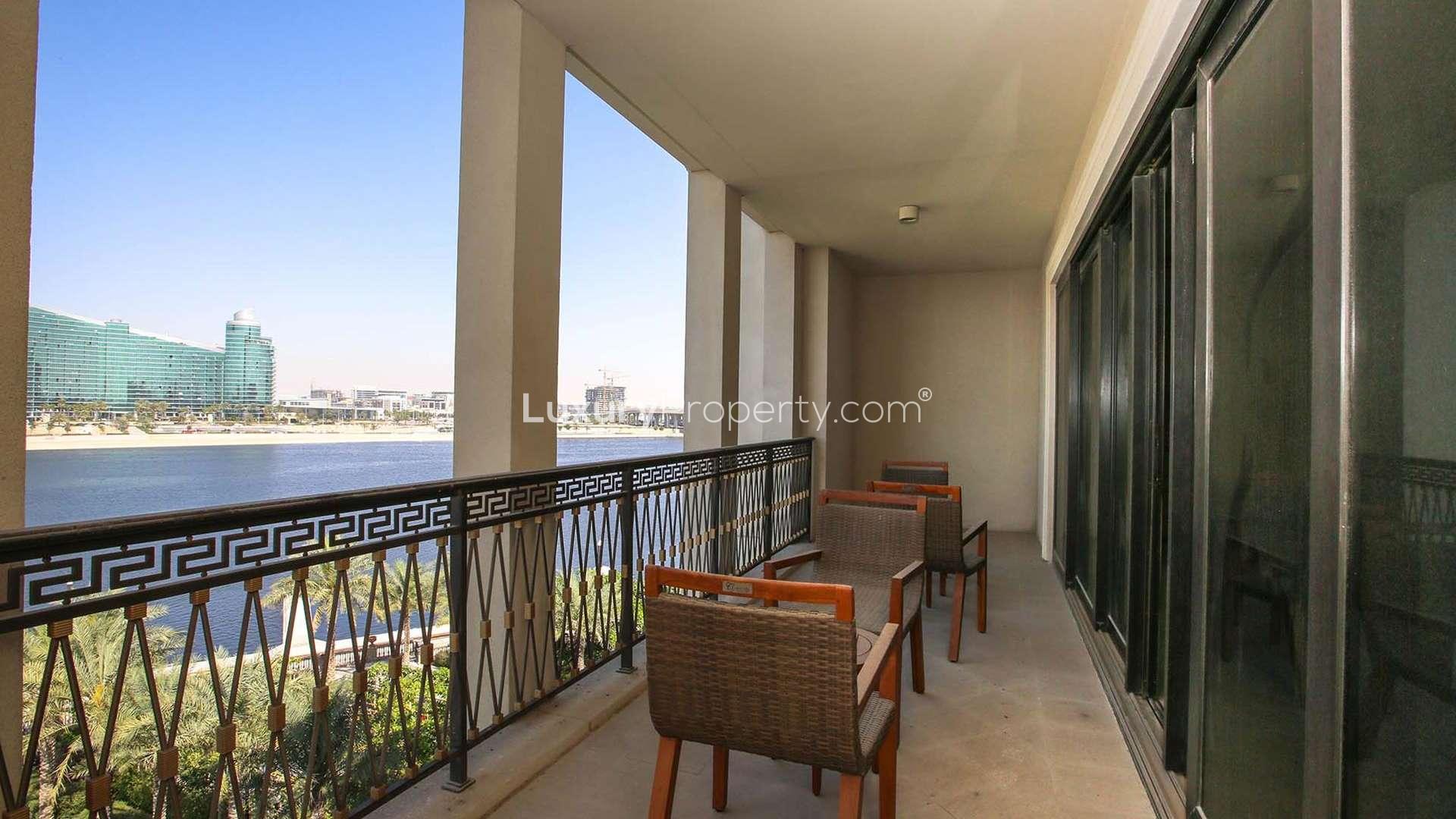 Luxurious living room in three-bedroom apartment at Palazzo Versace, Culture Village for rent