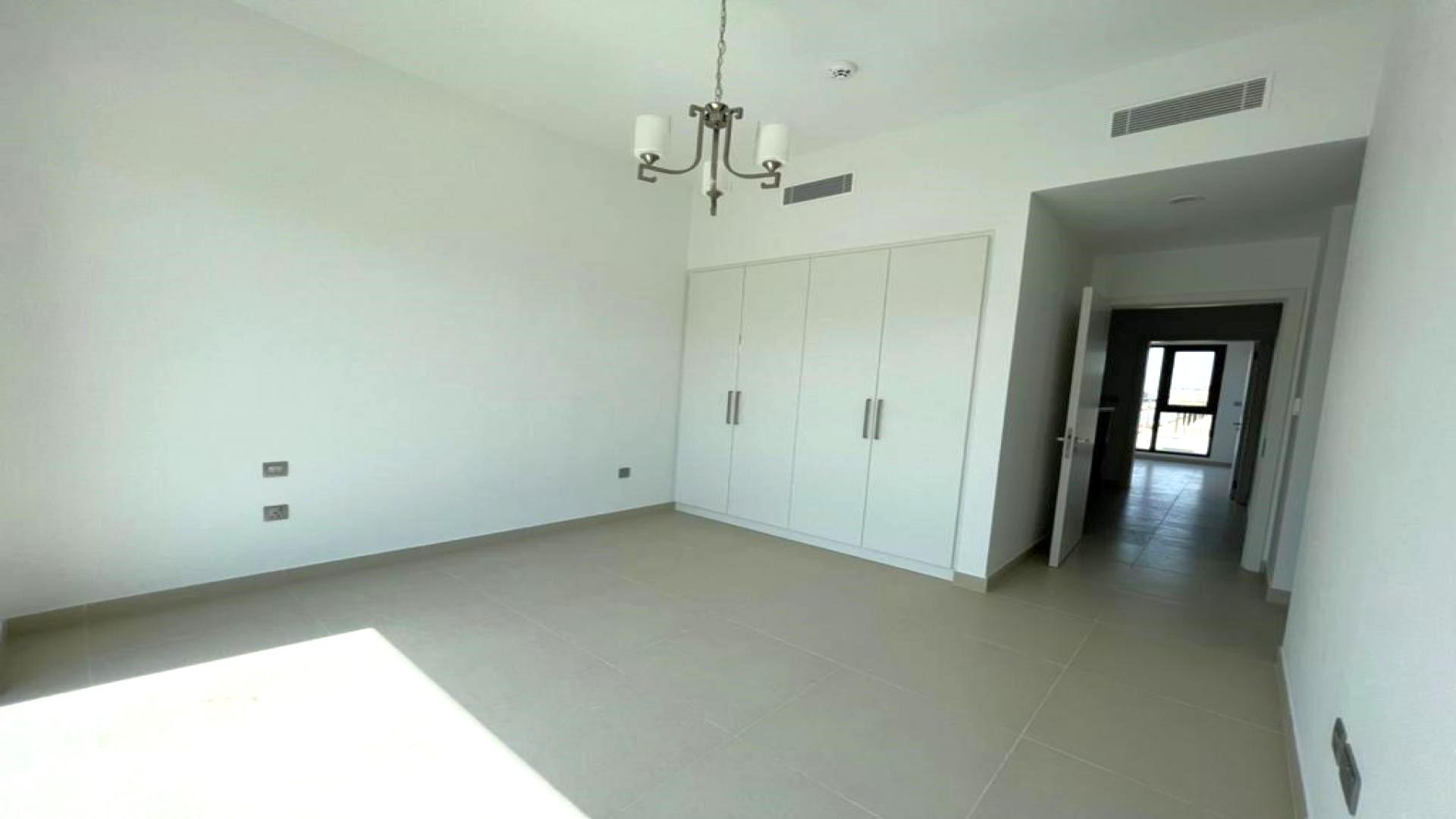 Modern kitchen in 3-bedroom villa, Camelia, Arabian Ranches 2, for rent