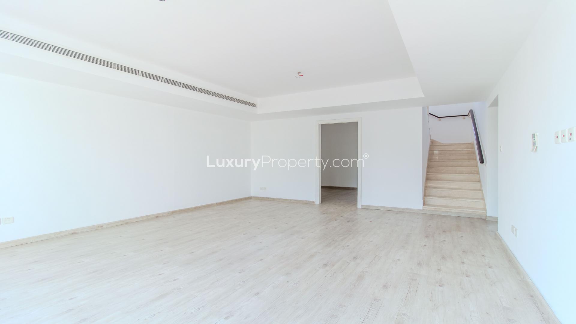 Open-plan kitchen and living area in modern three-bedroom villa, Springs 3, for rent