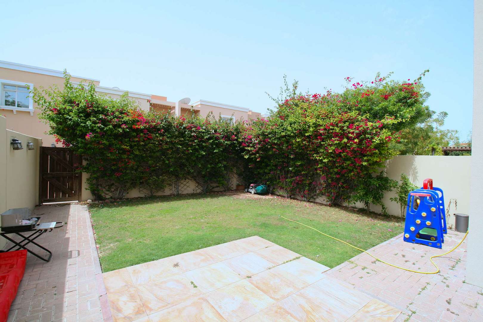 Spacious living room in Al Reem 2 townhouse, Arabian Ranches, with large windows and tile flooring