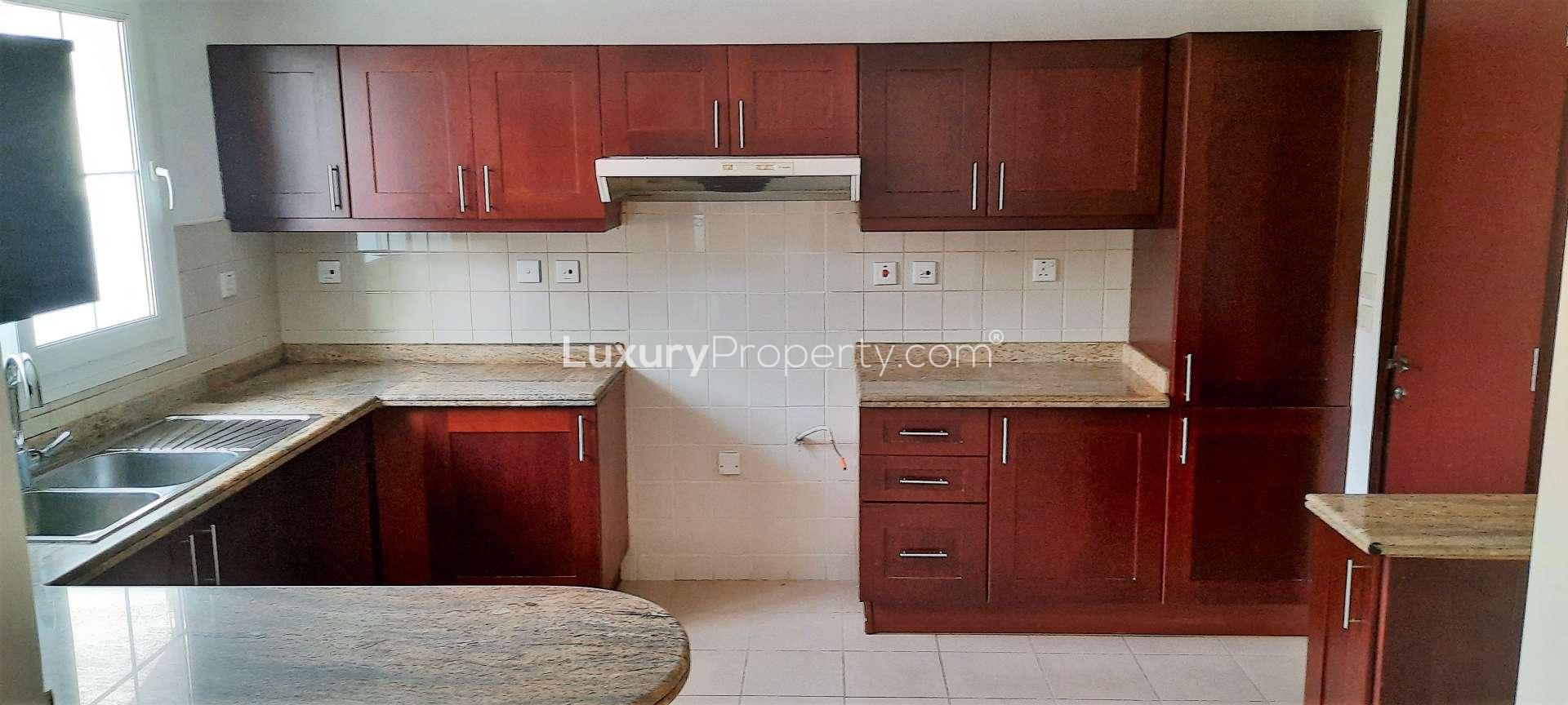 Spacious living area and kitchen in Al Reem townhouse, Arabian Ranches rental property