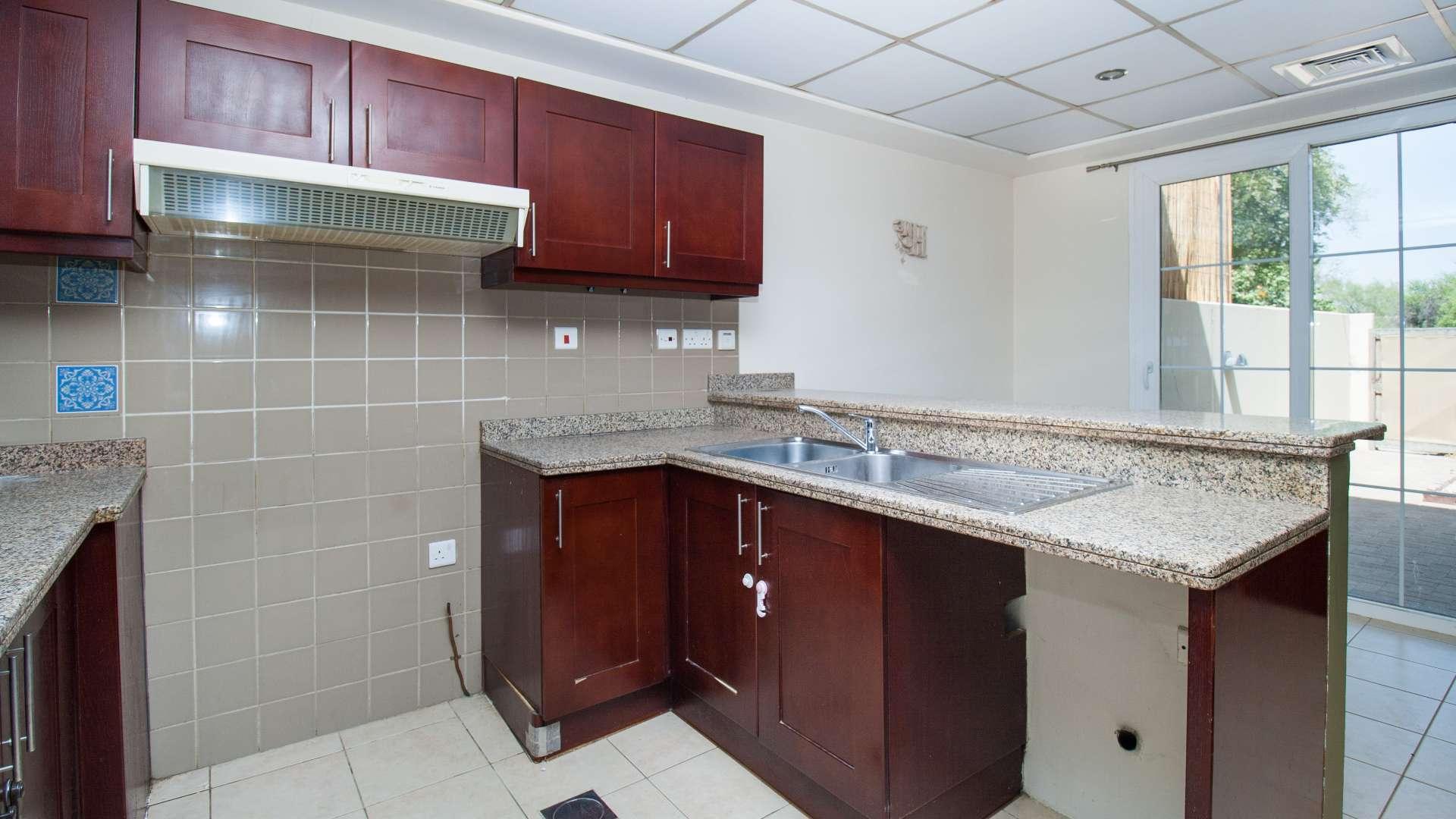 Kitchen with granite countertops in Al Reem townhouse, Arabian Ranches, for rent