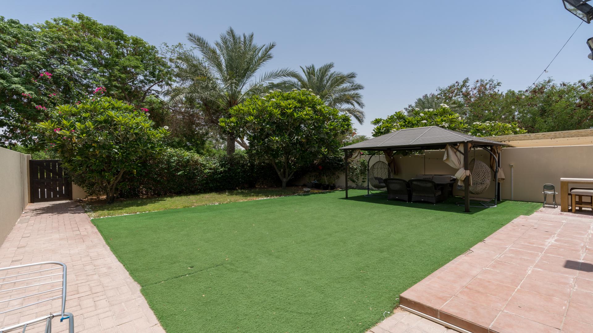 Spacious living room in 4-bedroom villa, Al Reem, Arabian Ranches, modern furnishings and decor