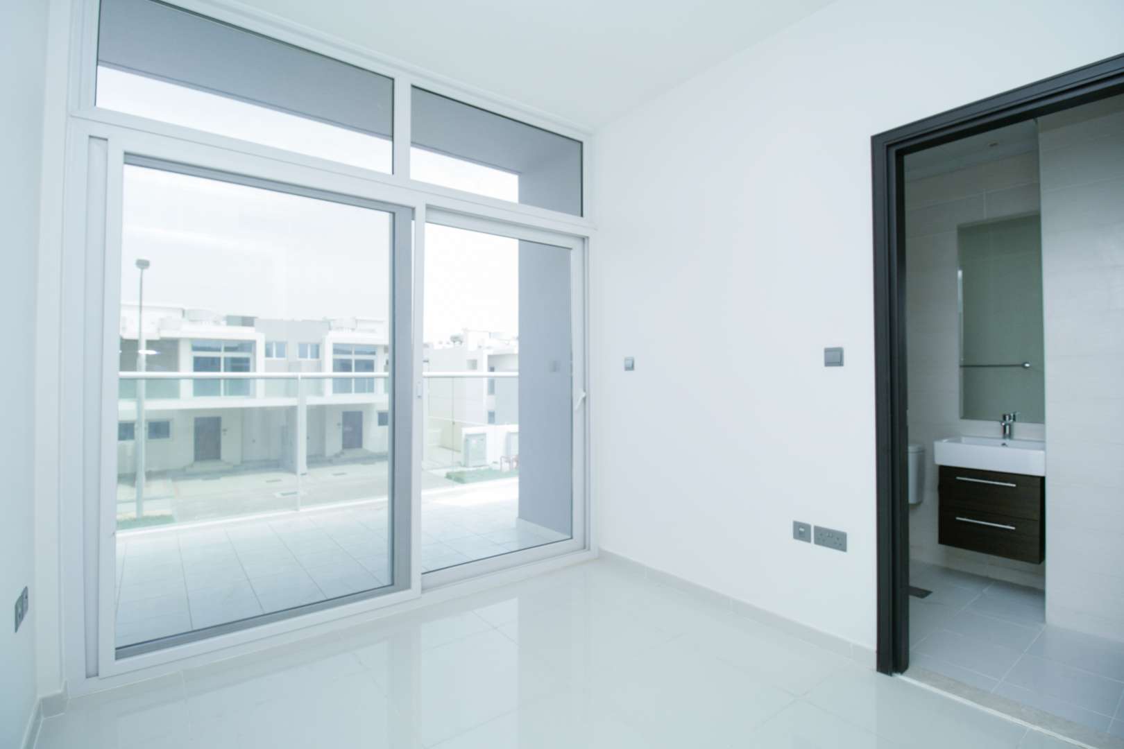 Modern entryway and staircase in 3-bedroom townhouse for rent, Akoya Oxygen, Albizia