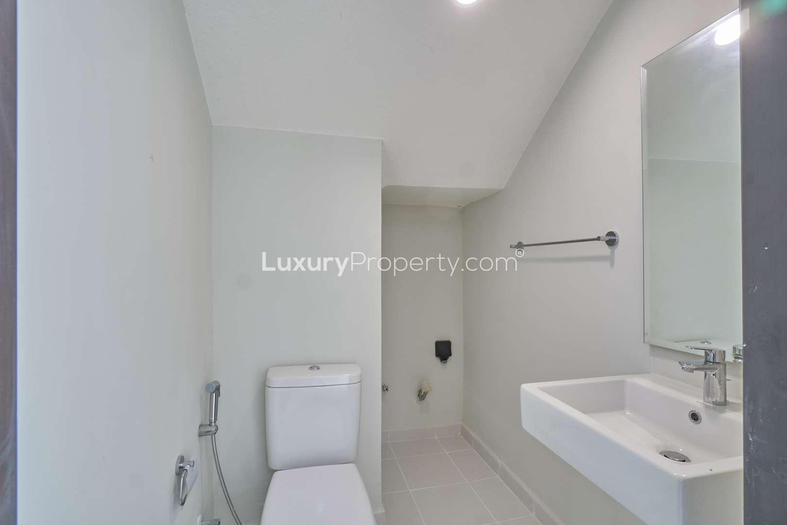 Modern kitchen in 3-bedroom townhouse for rent in Albizia, Damac Hills 2, Akoya community