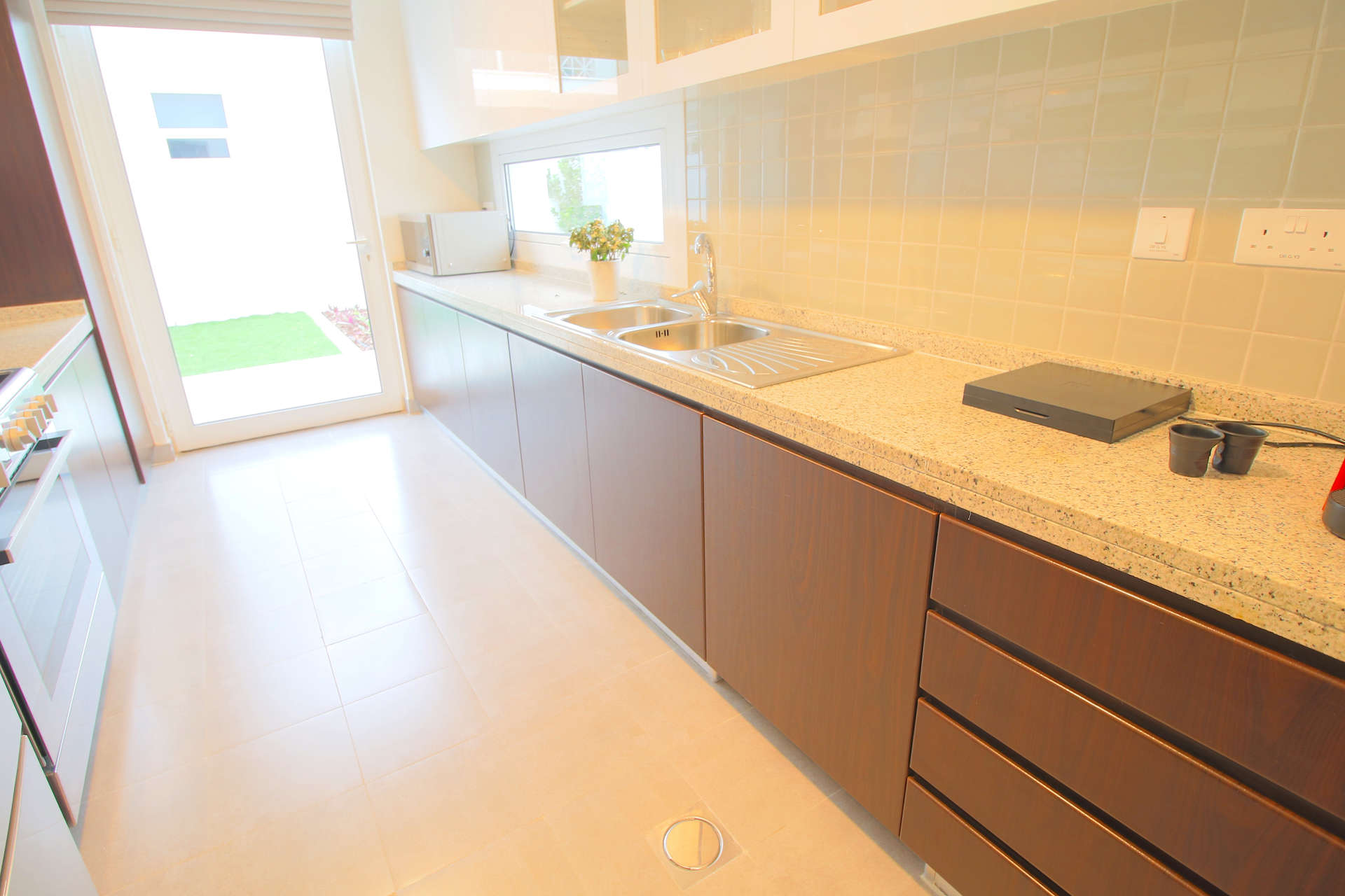 Modern kitchen in 3-bedroom townhouse for sale, Arabella 2 Mudon, with garden view