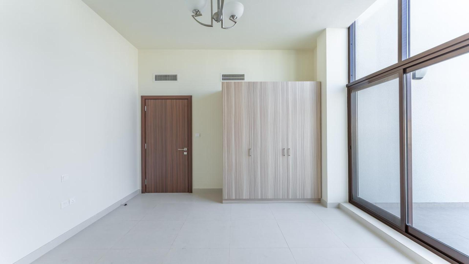 Bright living room in 3-bedroom villa for rent, Senses at the Fields, MBR City