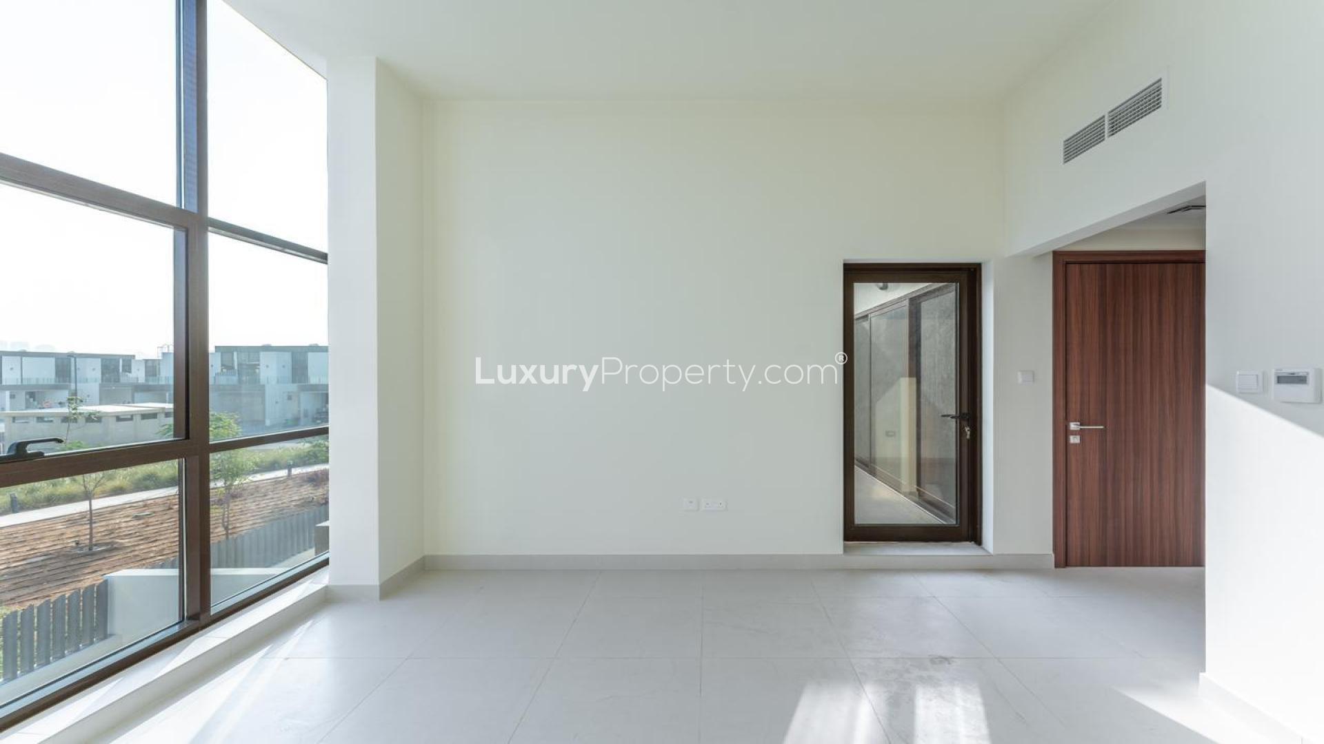 Bright room with large window in 3-bedroom villa, Senses at the Fields, MBR City