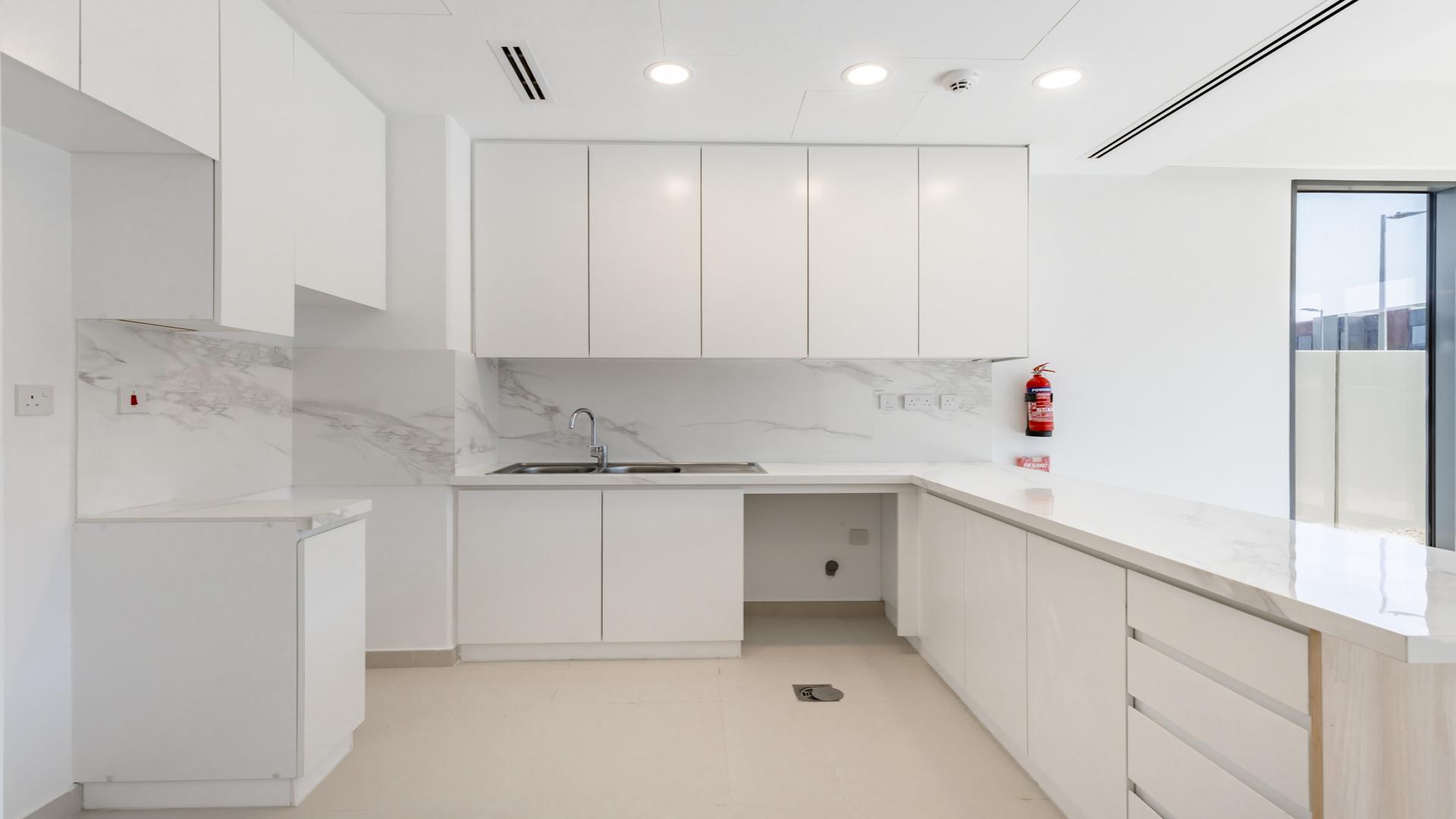 Bright open-plan kitchen and living area in Cherrywoods, Dubai Land townhouse for rent