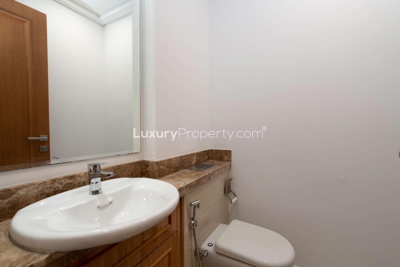 "Modern kitchen in 3-bedroom townhouse for rent, Serena Bella Casa, LP05573.",Modern bathroom in 3-bedroom townhouse for rent in Serena, Bella Casa, featuring elegant fixtures