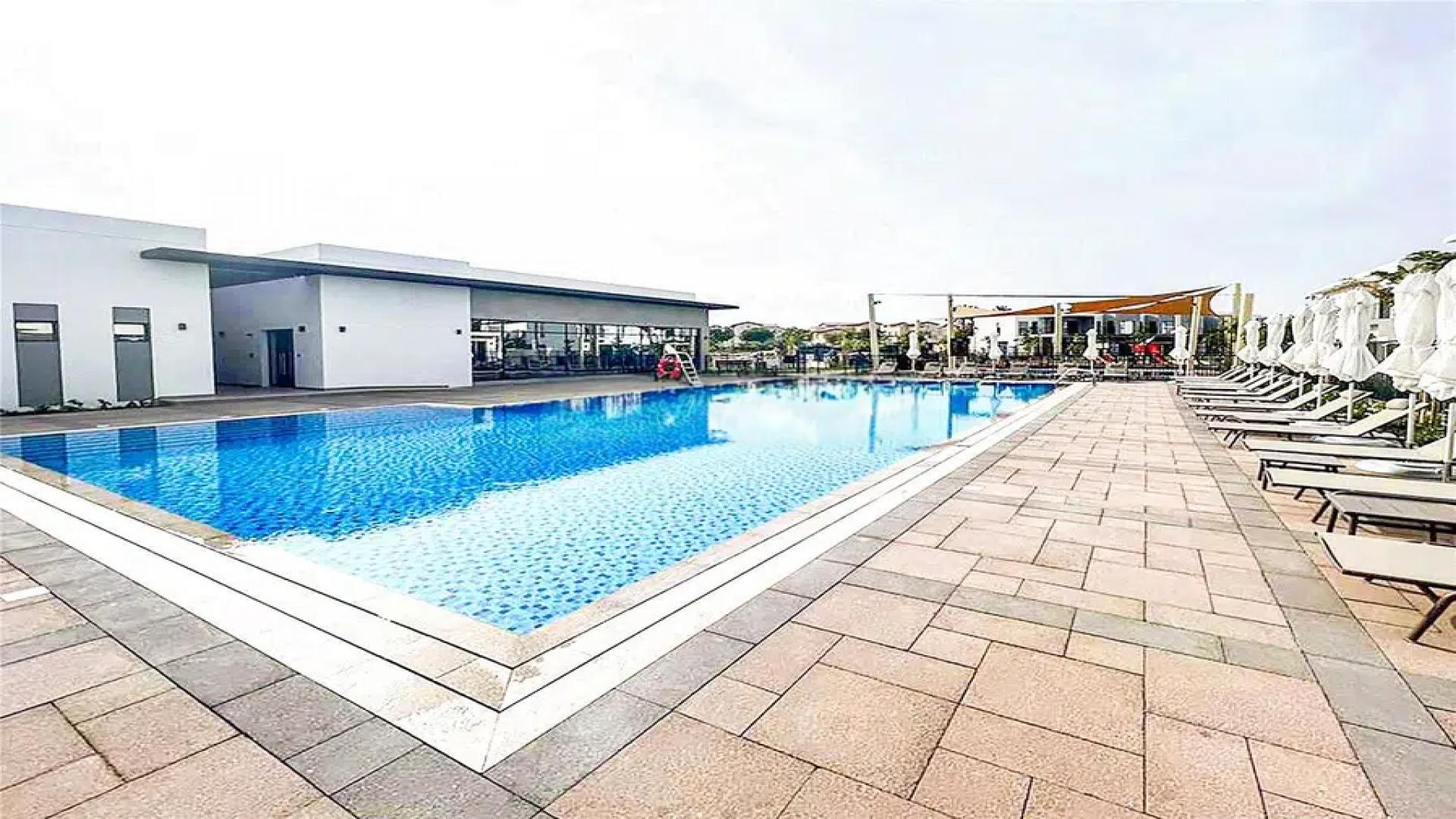 Luxurious living room in 3-bedroom townhouse, Arabian Ranches 2, Dubai, available for rent