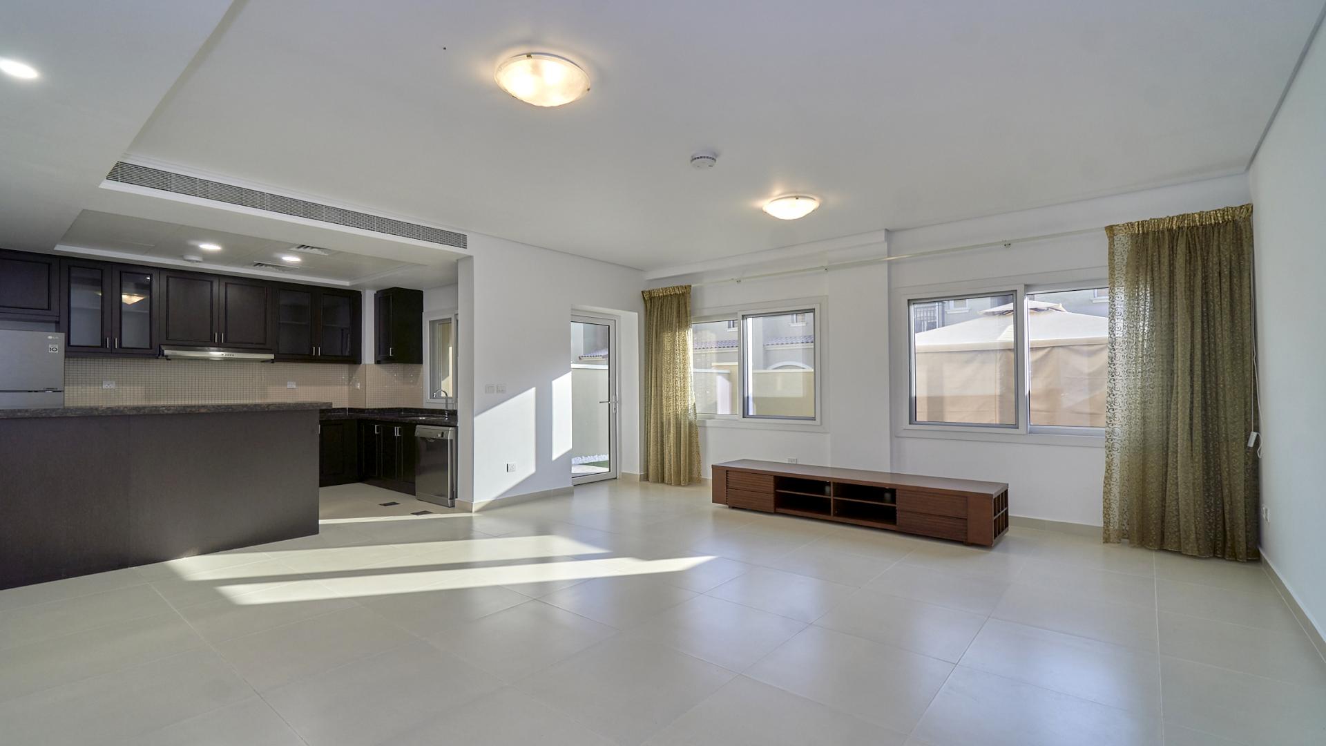 Exterior view of 3-bedroom townhouse for rent in Casa Dora, Serena community