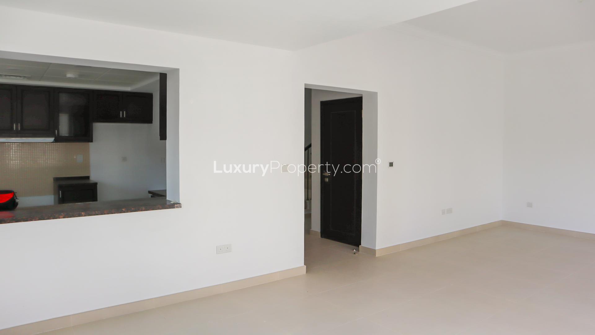 Bright living room in 3-bedroom townhouse, Casa Viva, Serena, with large windows and patio access