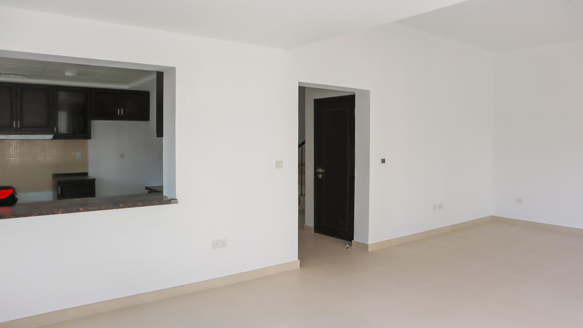 Bright living room in 3-bedroom townhouse, Casa Viva, Serena, with large windows and patio access