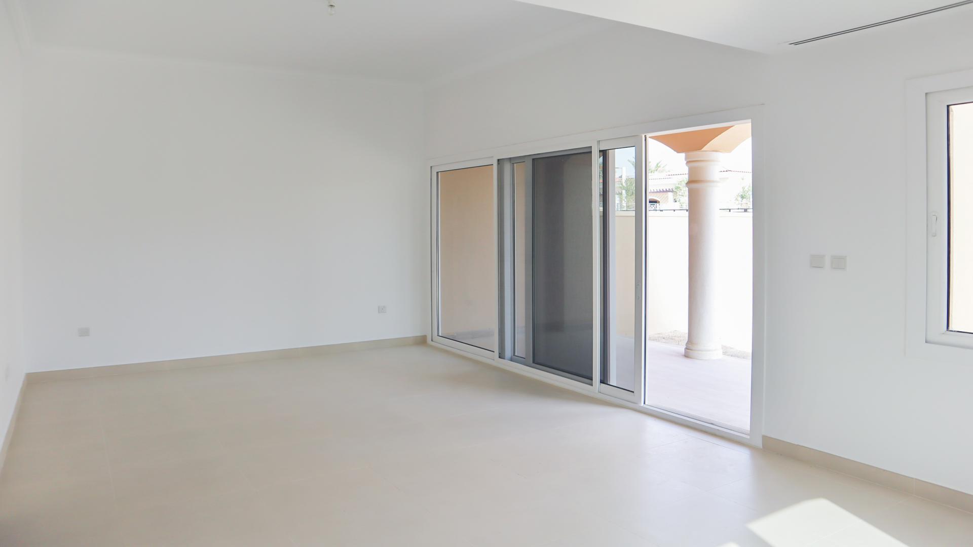 Bright living room in 3-bedroom townhouse, Casa Viva, Serena, for rent