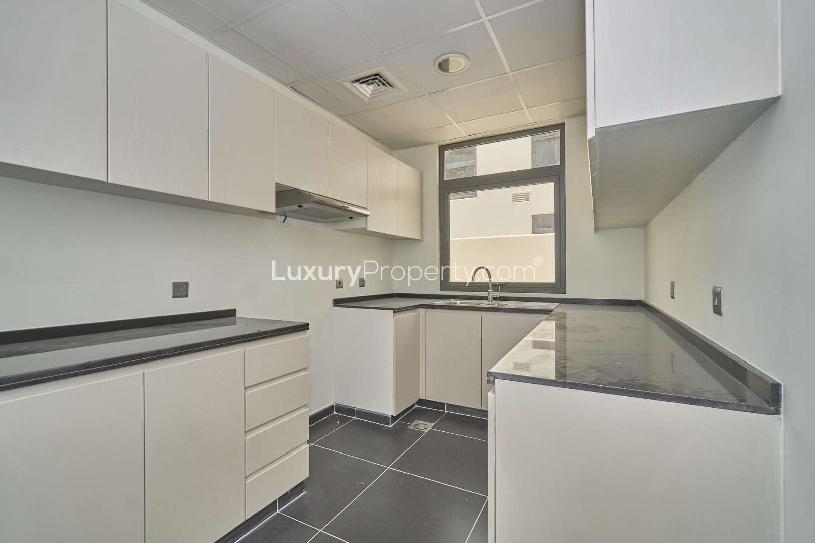 Modern kitchen in brand new three-bedroom townhouse, Coursetia, Akoya Oxygen, available for rent