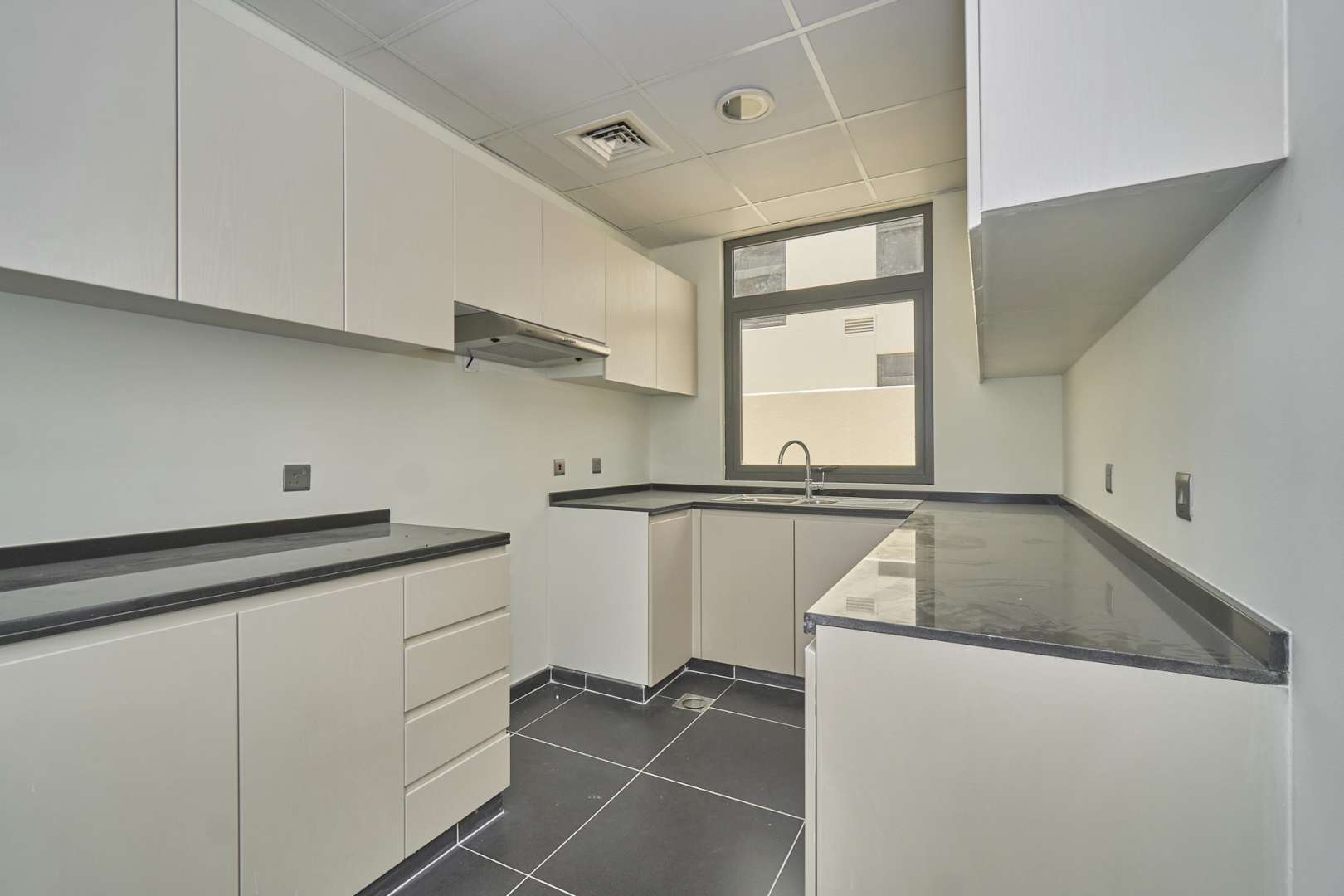 Modern kitchen in brand new three-bedroom townhouse, Coursetia, Akoya Oxygen, available for rent