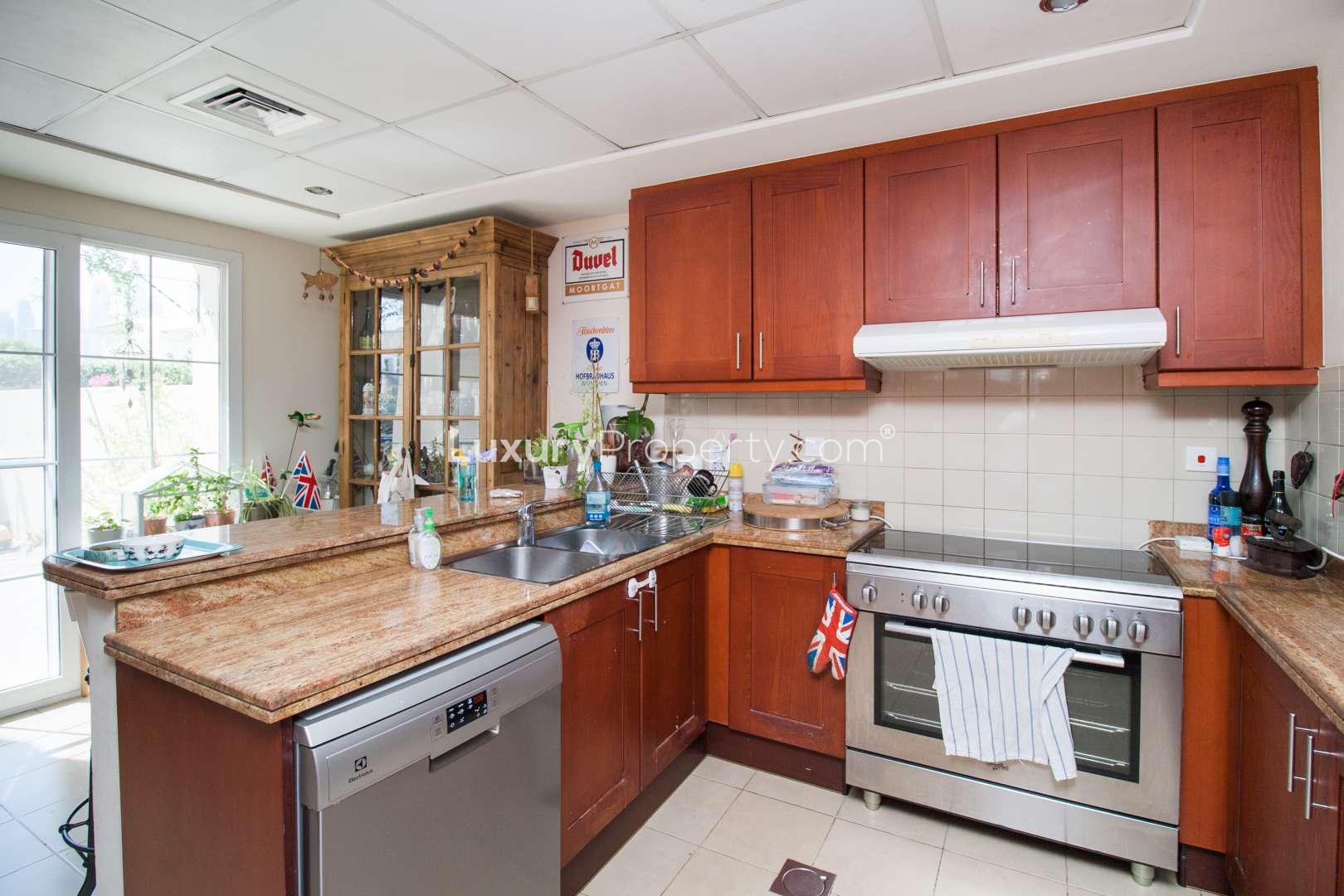 Outdoor communal area with seating and barbecue in Forat, The Lakes townhouse community