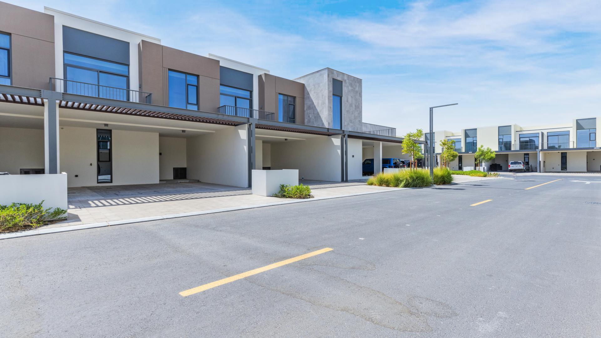 Modern kitchen in luxury 2-bedroom townhouse, Joy, Arabian Ranches III, for rent