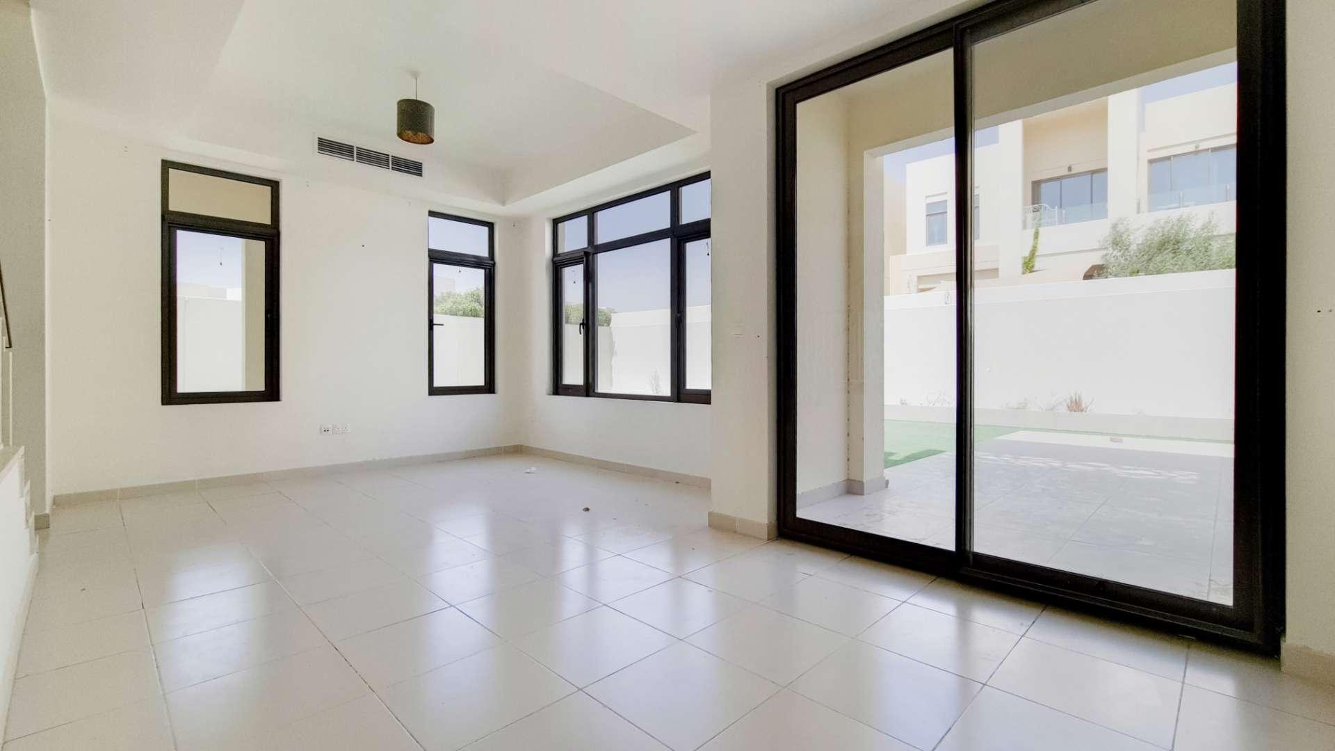 Spacious backyard of 3-bedroom townhouse for rent in Mira Oasis 3, Reem