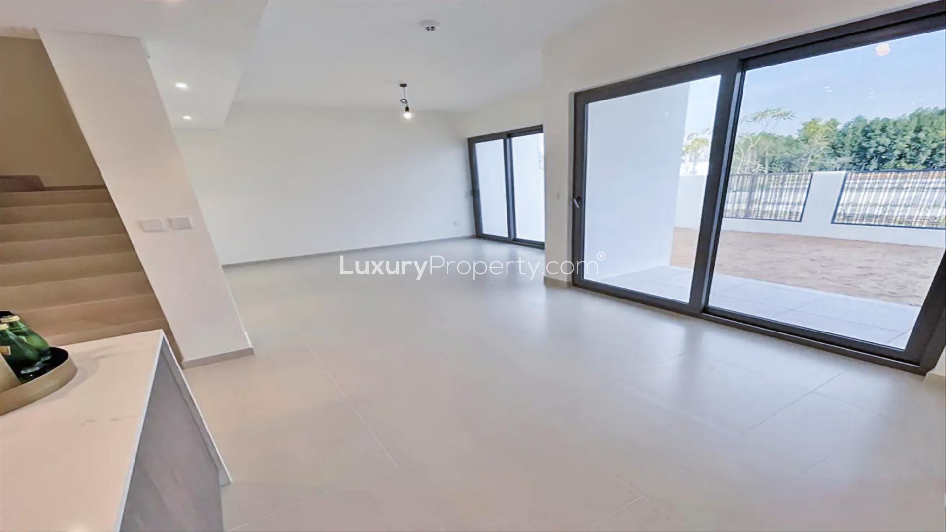 Modern kitchen in 3-bedroom townhouse for rent, Elan, Tilal Al Ghaf