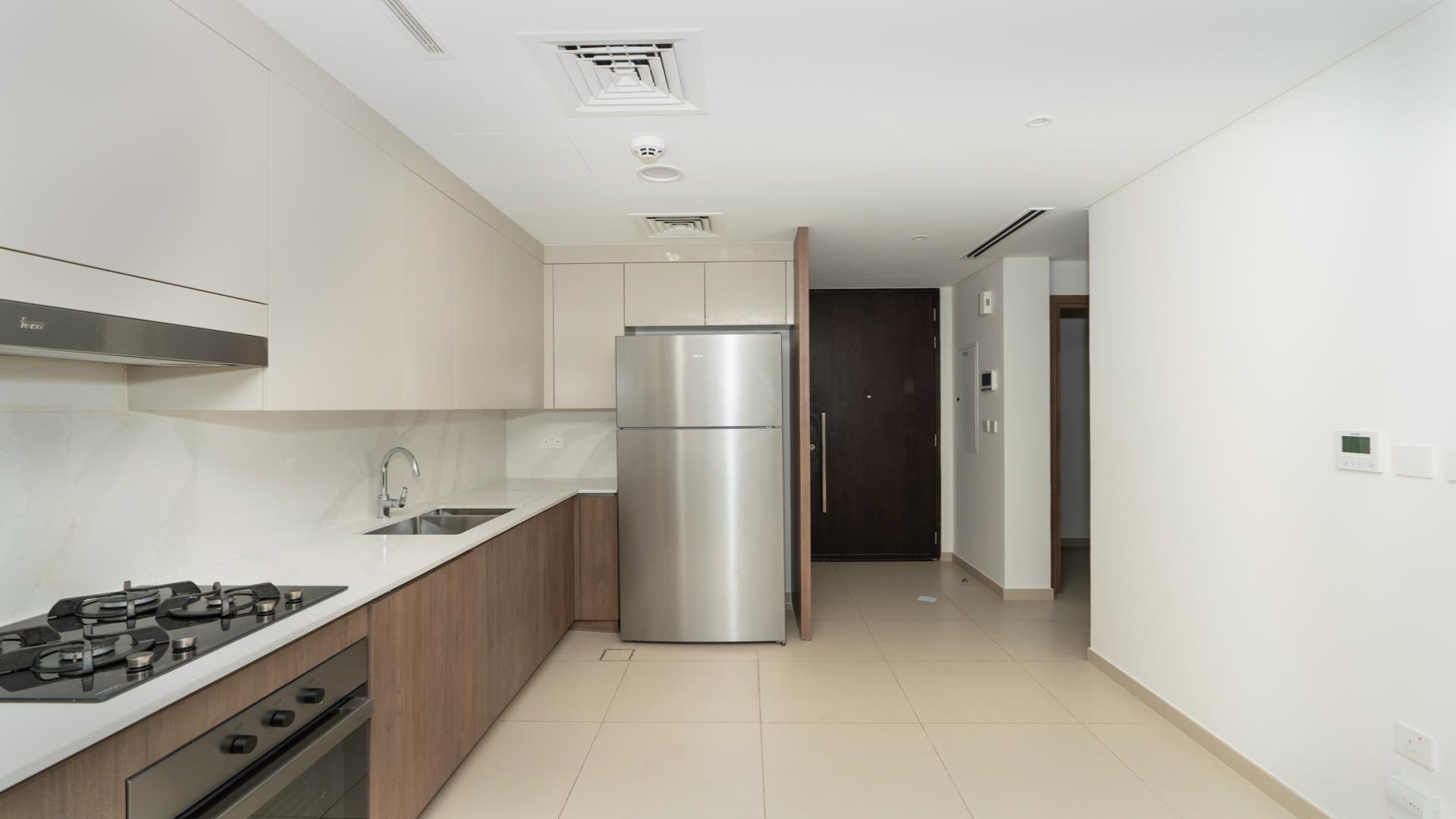Modern kitchen in three-bedroom townhouse, Elan, Tilal Al Ghaf, for rent