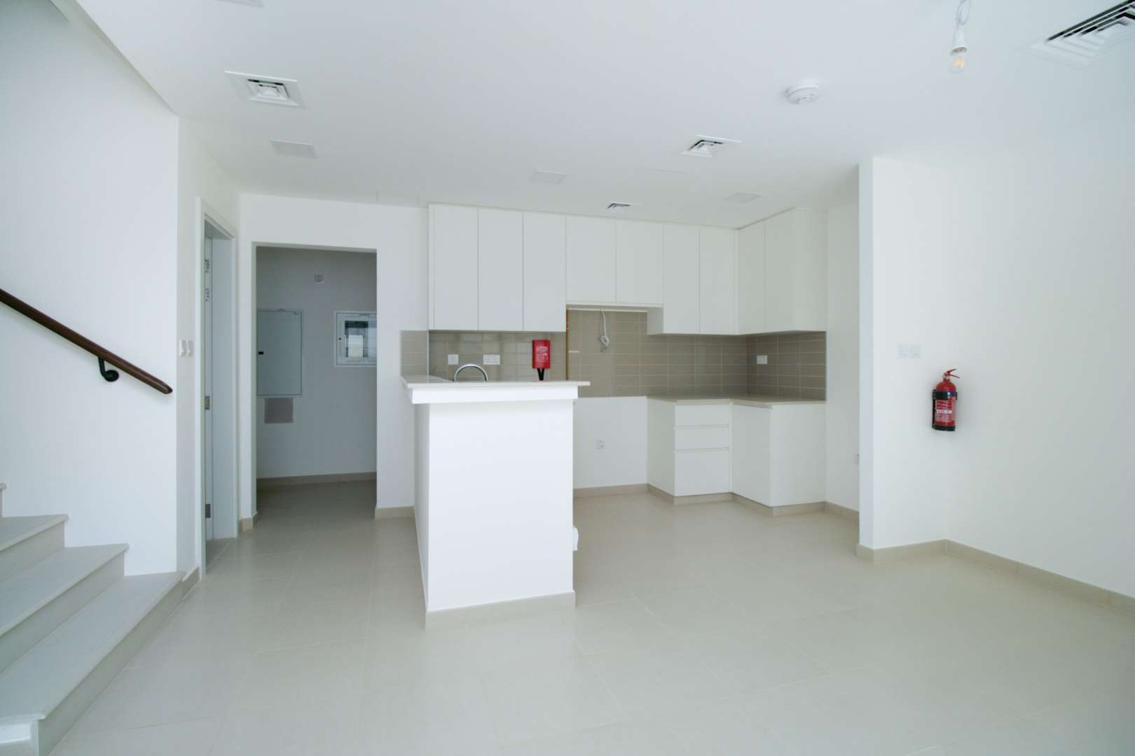 Modern kitchen in 3-bedroom townhouse for rent, Naseem Townhouses, Town Square