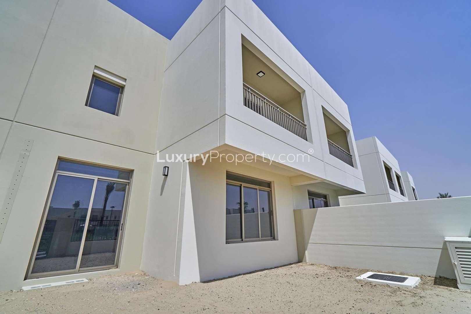 Open-plan living area in 3-bedroom townhouse, Naseem Townhouses, Town Square for sale