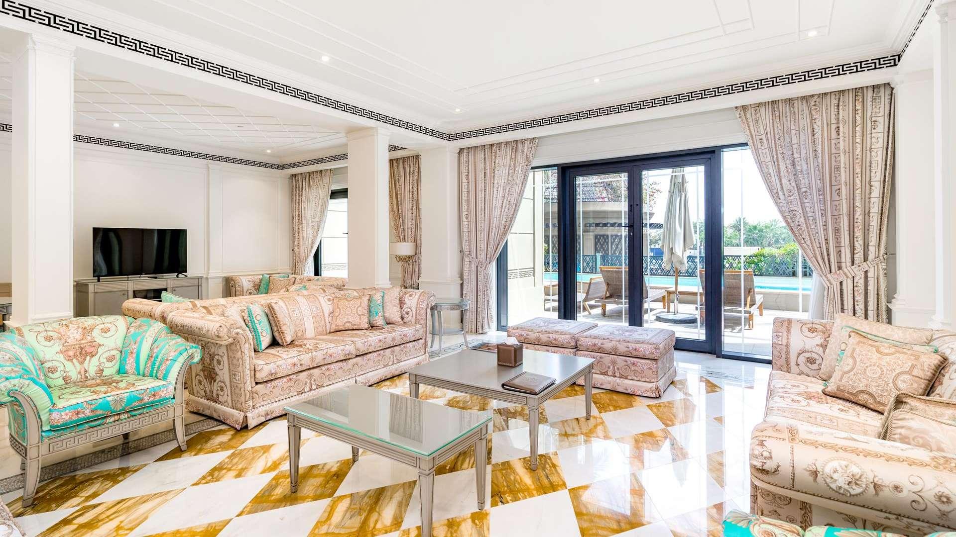 Furnished townhouse with exclusive pool in Palazzo Versace, Culture Village for rent