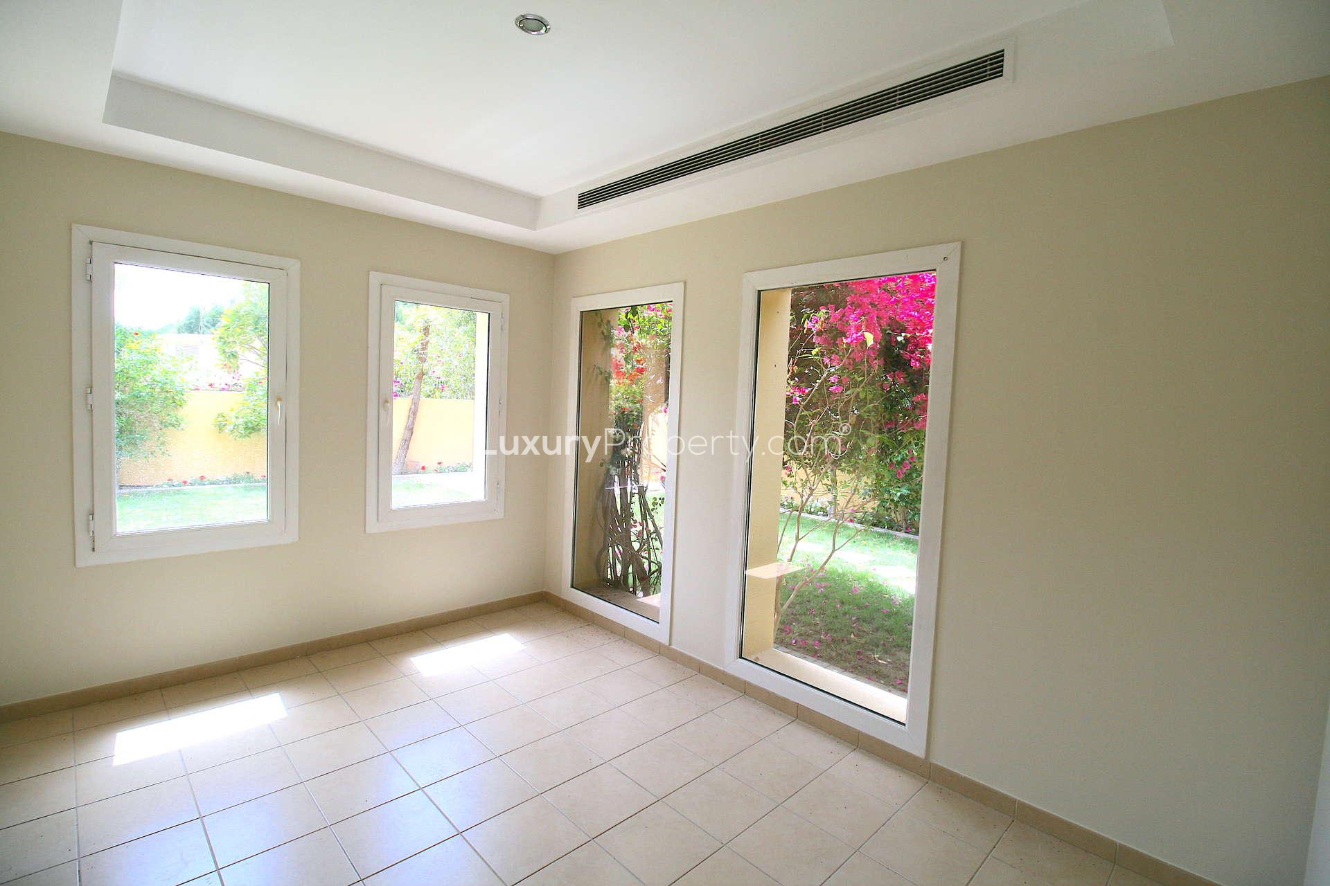 Kitchen with wooden cabinets in 3-bedroom villa, Palmera 3, Arabian Ranches for rent