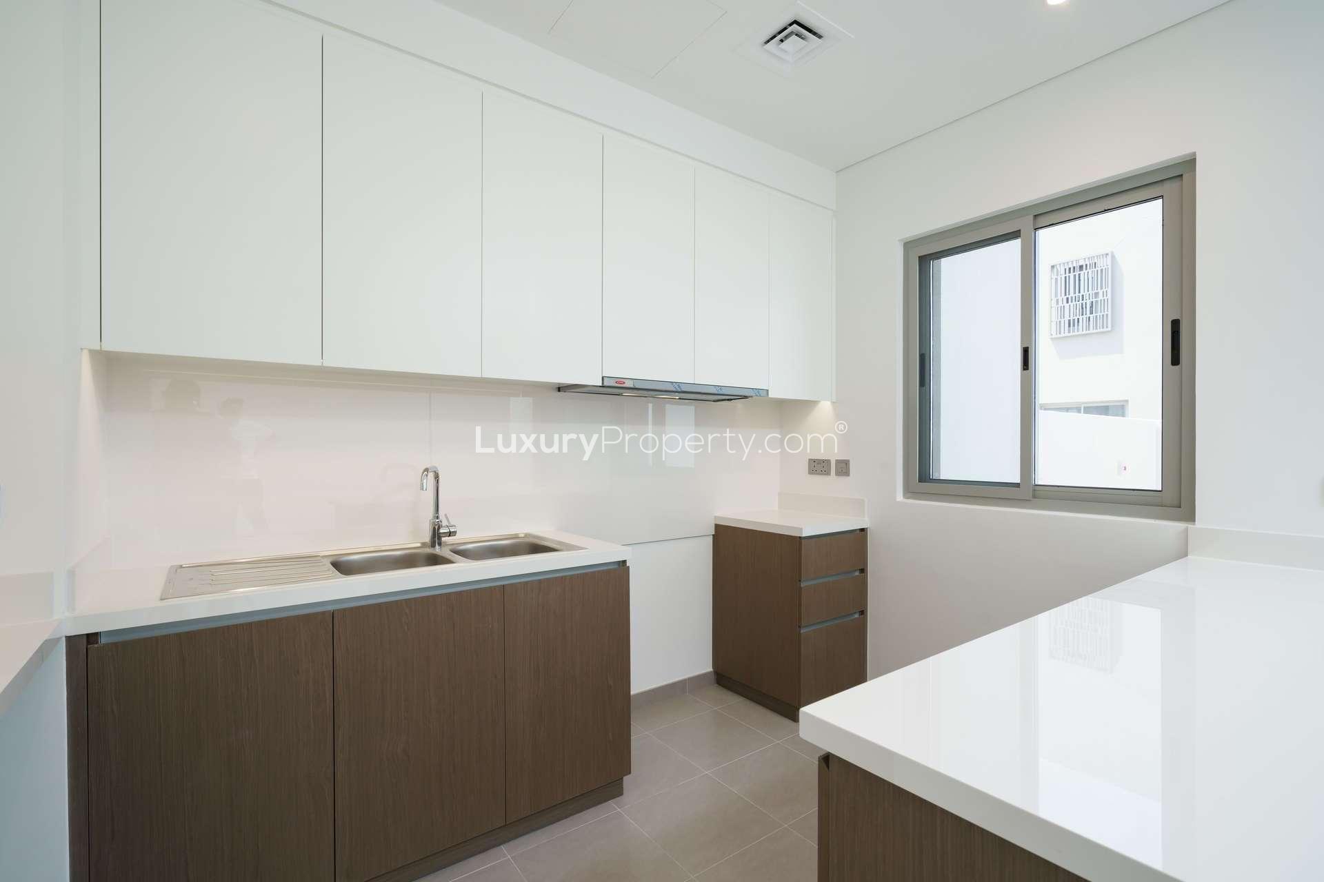 Modern kitchen in 3-bed townhouse for rent, Reem Community, Arabian Ranches 2