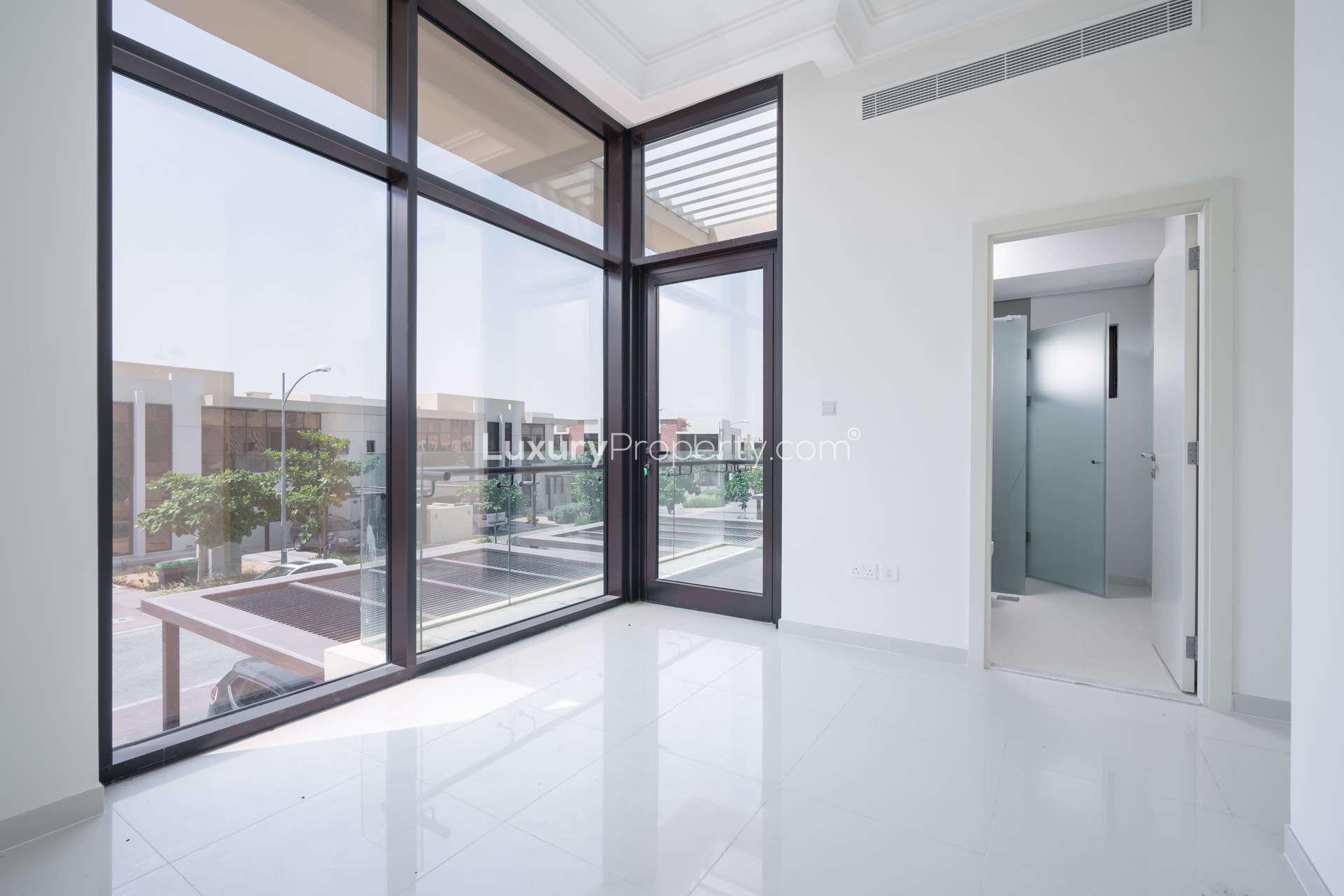 Modern bathroom in spacious three-bedroom townhouse, Richmond, Damac Hills, available for rent