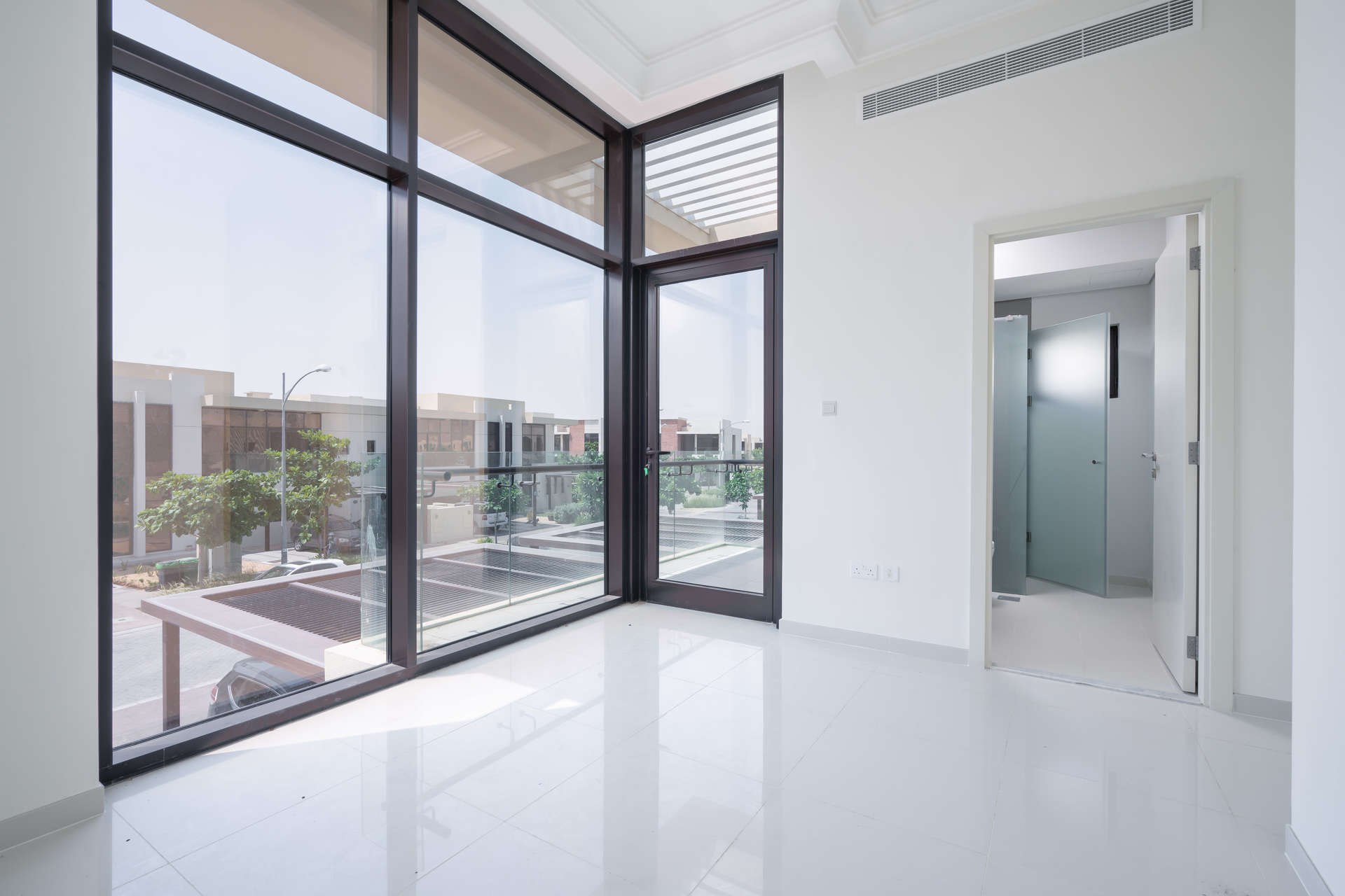 Modern bathroom in spacious three-bedroom townhouse, Richmond, Damac Hills, available for rent