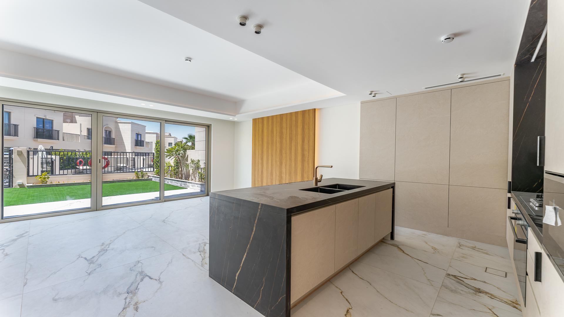 Upgraded townhouse with garden in Jumeirah Golf Estates, Jasmine Lane, for rent