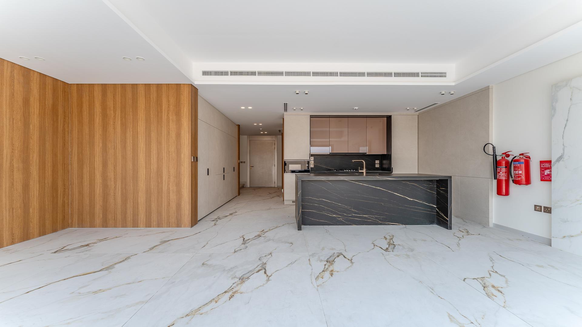 Modern kitchen with marble flooring in Jumeirah Golf Estates townhouse for rent, Jasmine Lane