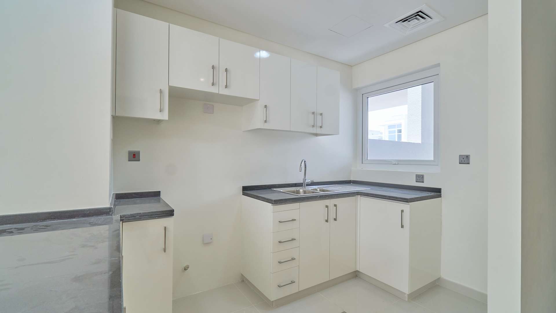 Modern kitchen and entryway in 3-bedroom townhouse for rent, Akoya Oxygen, Vardon