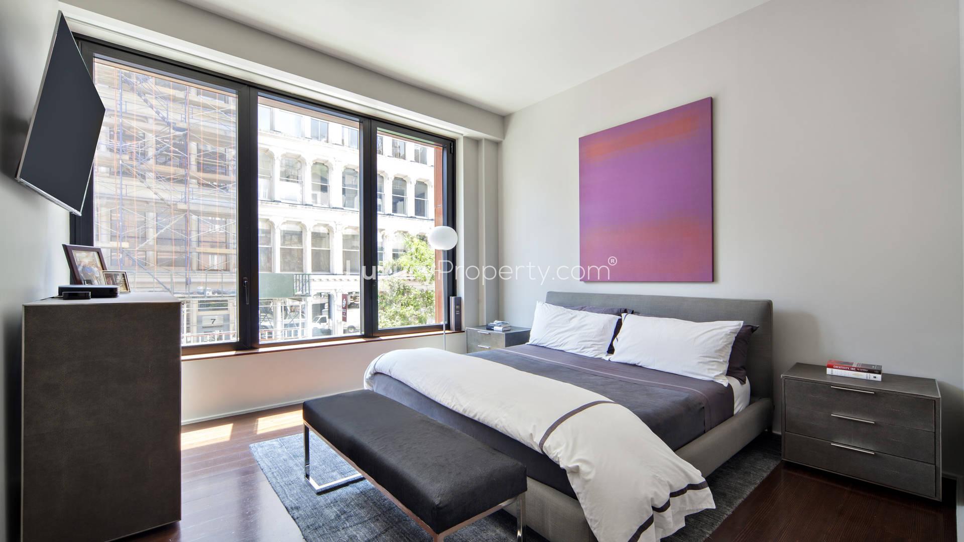 Luxurious modern kitchen in 3-bedroom Manhattan townhouse at 10 Bond Street, New York