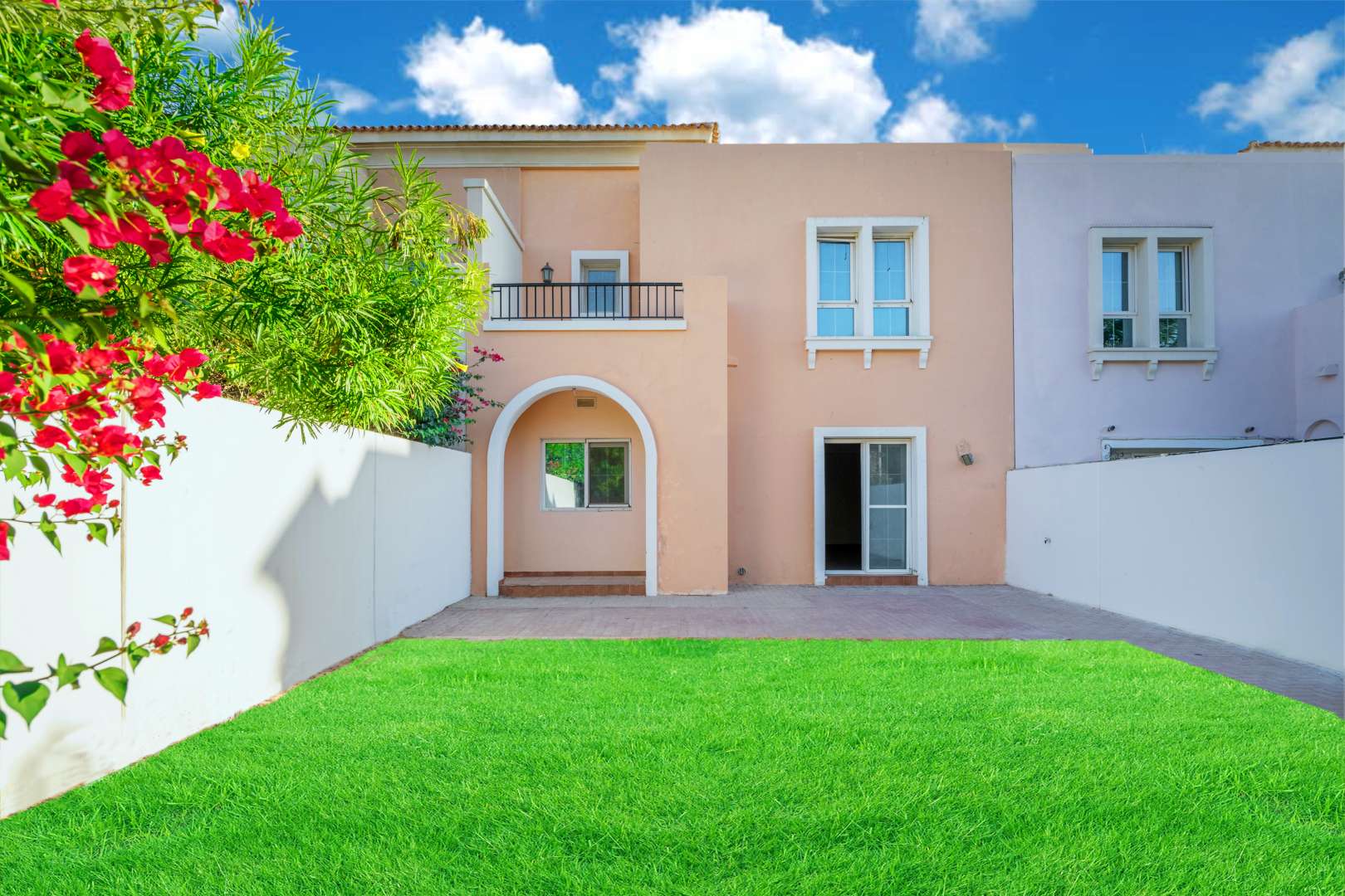 Spacious living area in Al Reem townhouse, Arabian Ranches, featuring tiled flooring and natural light