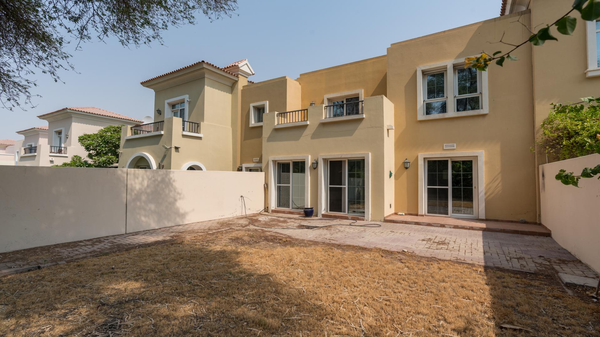 Spacious living room with tiled floors in Al Reem villa, Arabian Ranches