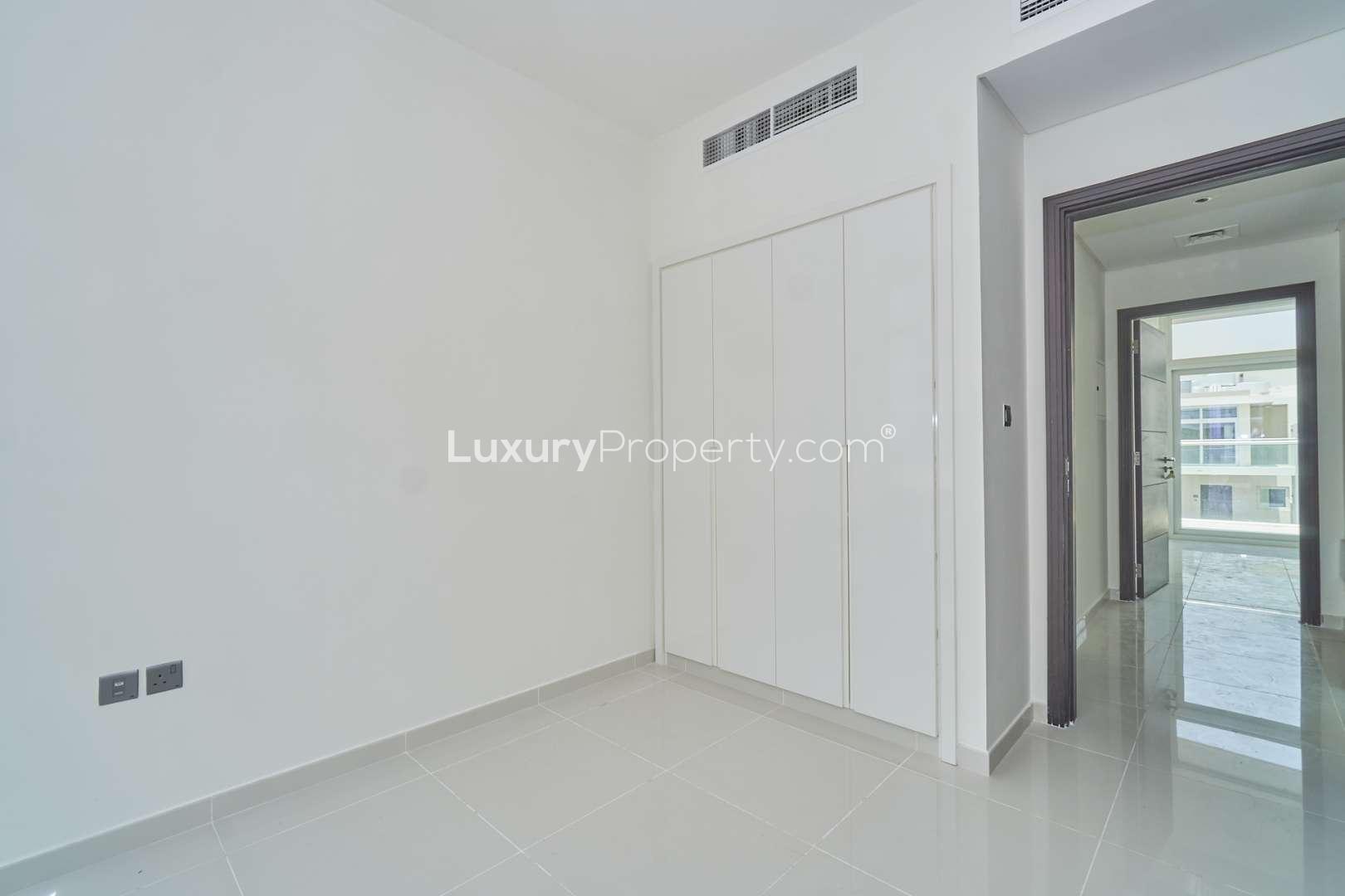 Empty room with built-in wardrobe in Albizia Damac Hills 2 townhouse for sale