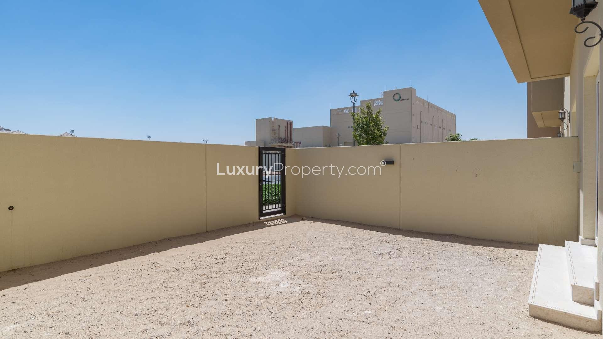 Single-row three-bedroom townhouse exterior in Amaranta, Villanova, with attached garage and garden