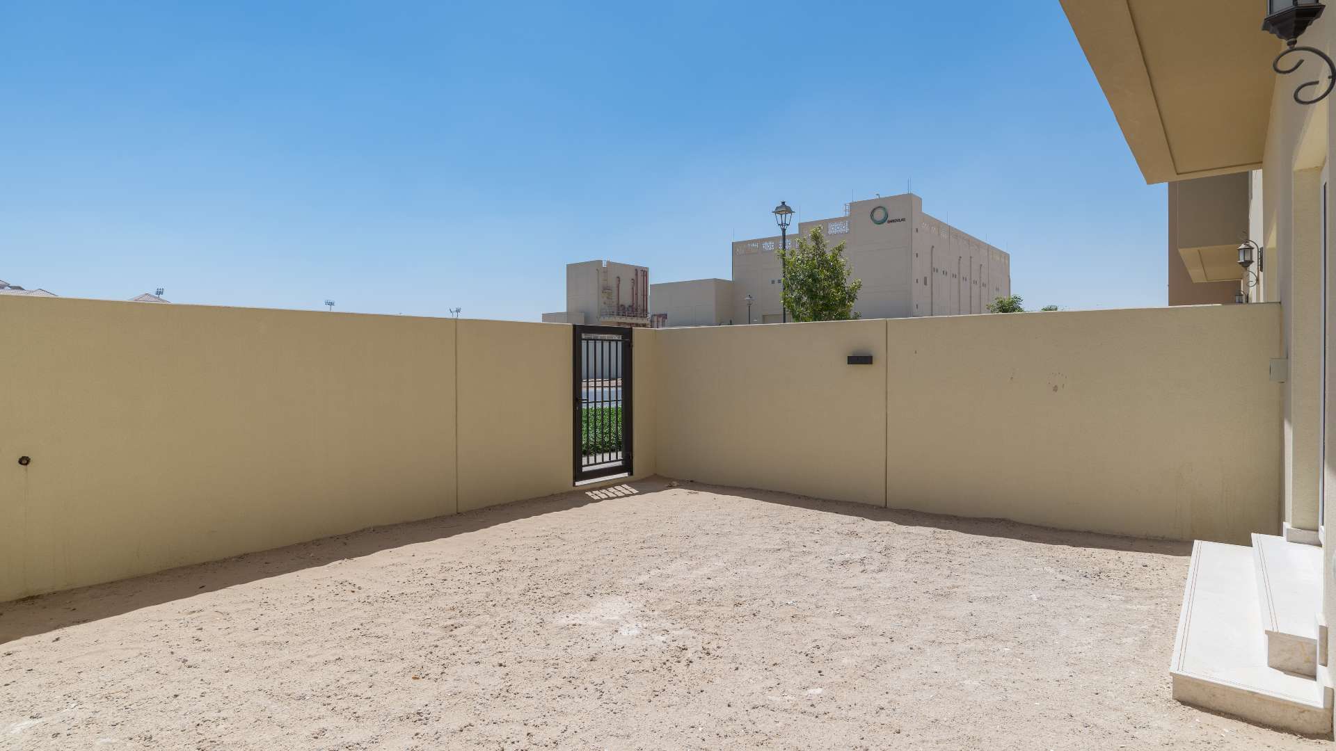 Single-row three-bedroom townhouse exterior in Amaranta, Villanova, with attached garage and garden