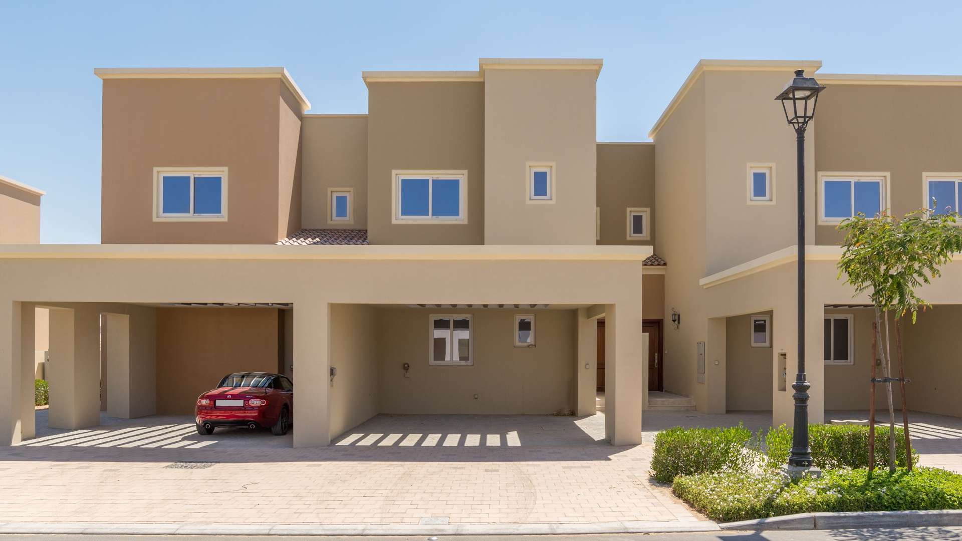 Single-row townhouse exterior in Amaranta, Villanova with three bedrooms and four bathrooms