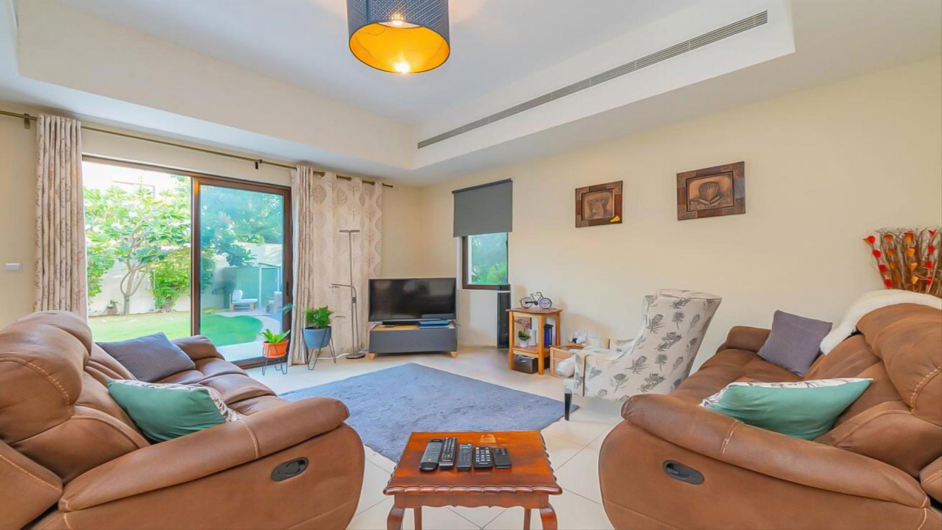 Stylish 3-bed Mira 2 villa in Reem with lush garden and modern patio seating