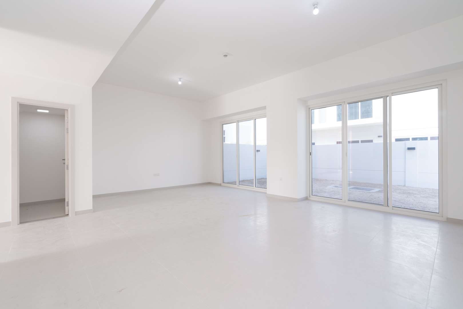 Bright, spacious interior of 3-bedroom villa in Arabella Townhouses, Mudon, for sale