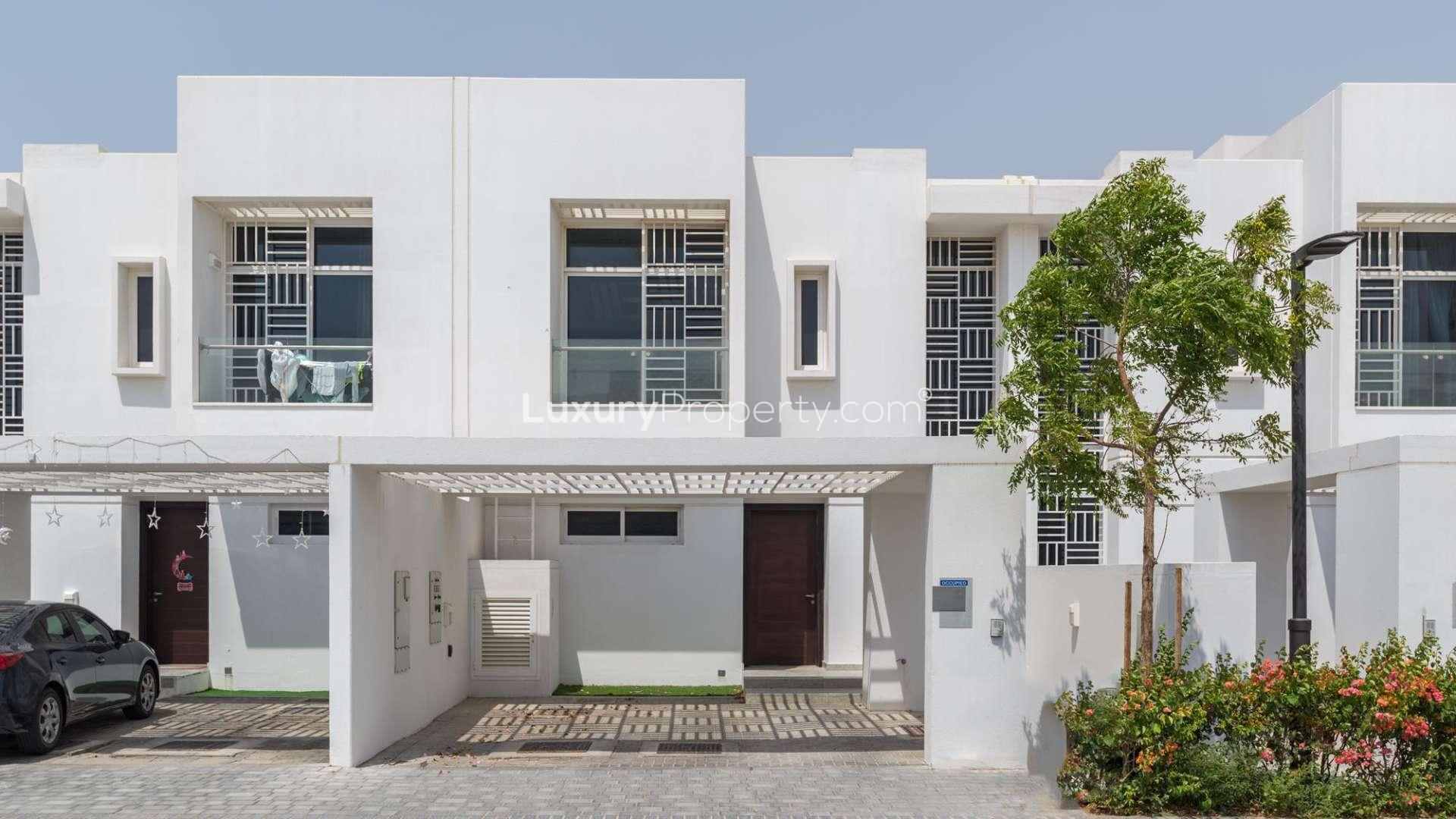 "Modern single row villa entrance in Arabella Townhouses, Mudon, featuring stylish pergola and driveway.",Exceptional 3-bedroom villa exterior in Arabella Townhouses, Mudon, for sale