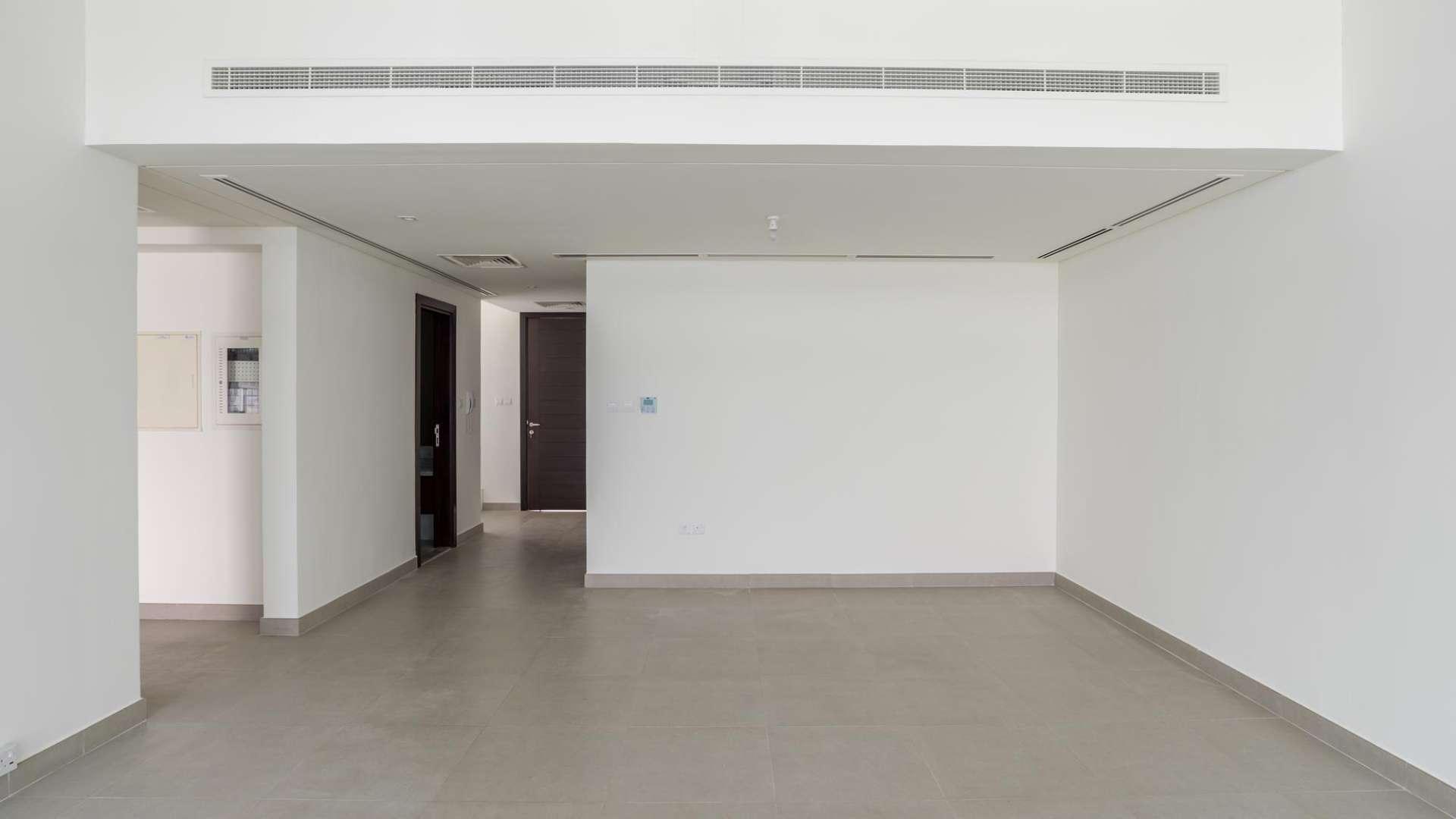 "Spacious driveway of Arabella townhouse in Mudon, ideal investment opportunity, LP10235 listing.",Spacious interior of 3-bedroom Arabella townhouse for sale in Mudon, Dubai