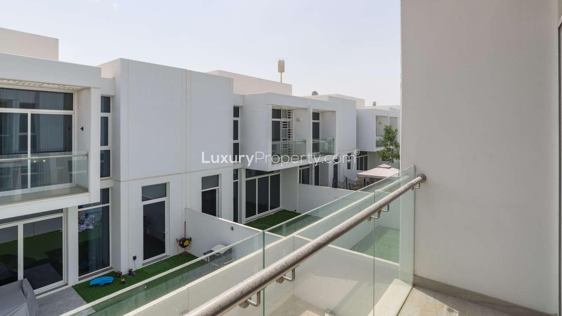 Contemporary kitchen in 3-bedroom townhouse for sale in Arabella, Mudon, Dubai