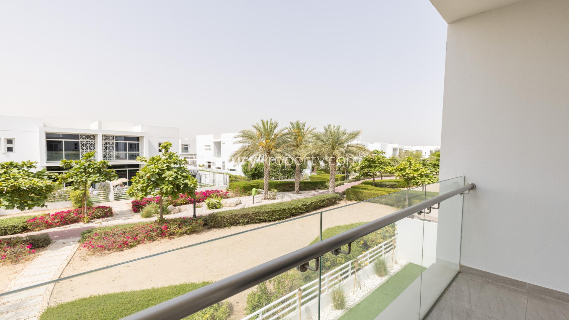 Living room with modern decor in Arabella Mudon 3-bedroom townhouse for sale