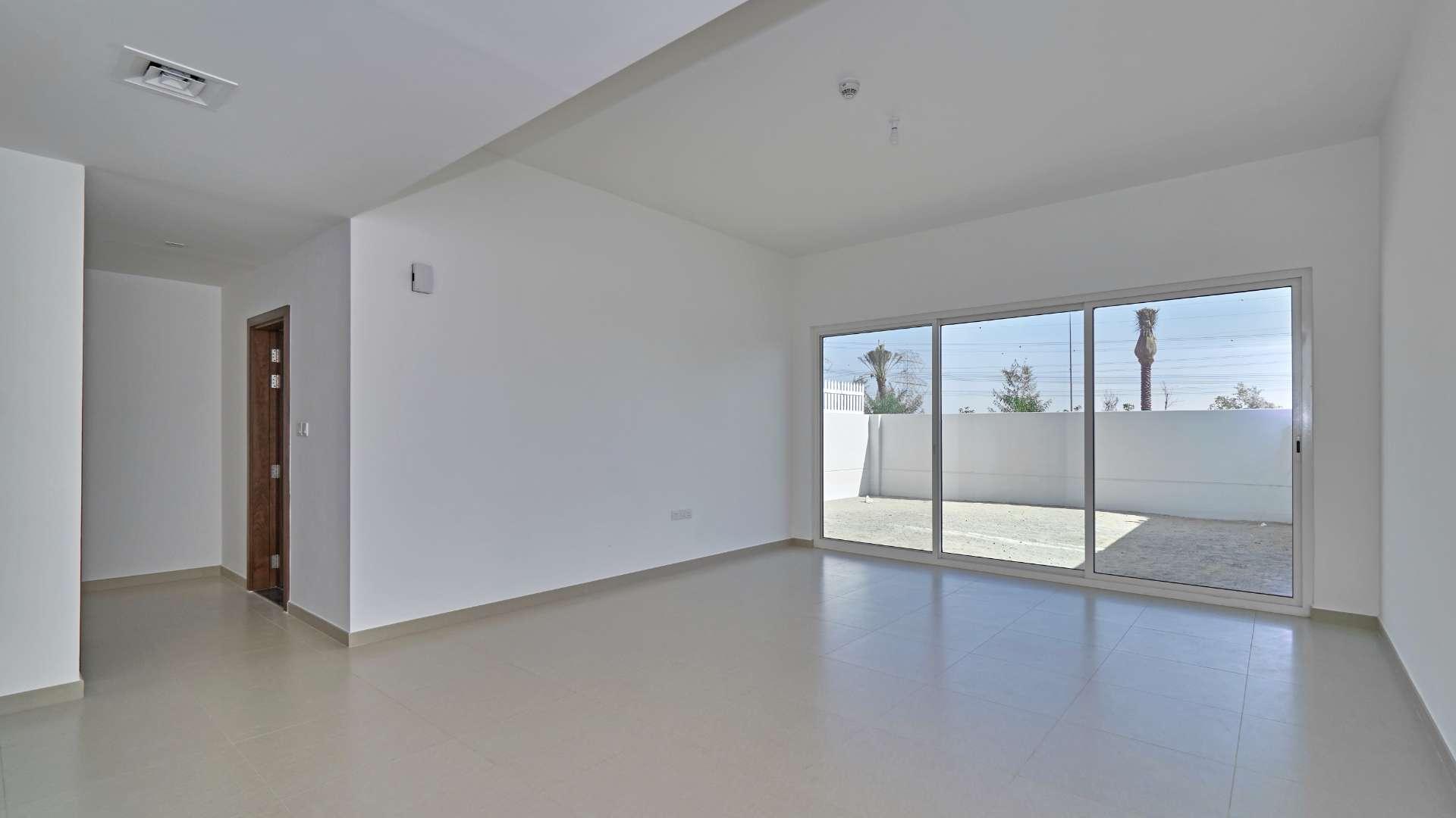 Single-row 3-bedroom Type A villa in Arabella, Mudon with balconies and carport